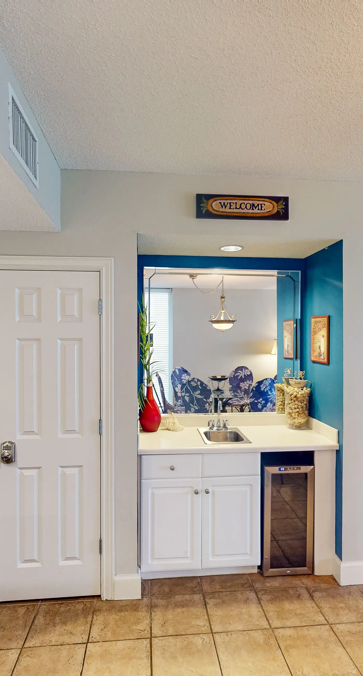 Gulf-front condo with 4 pools, movie theatre, game room, 3 hot tubs, tennis, W/D