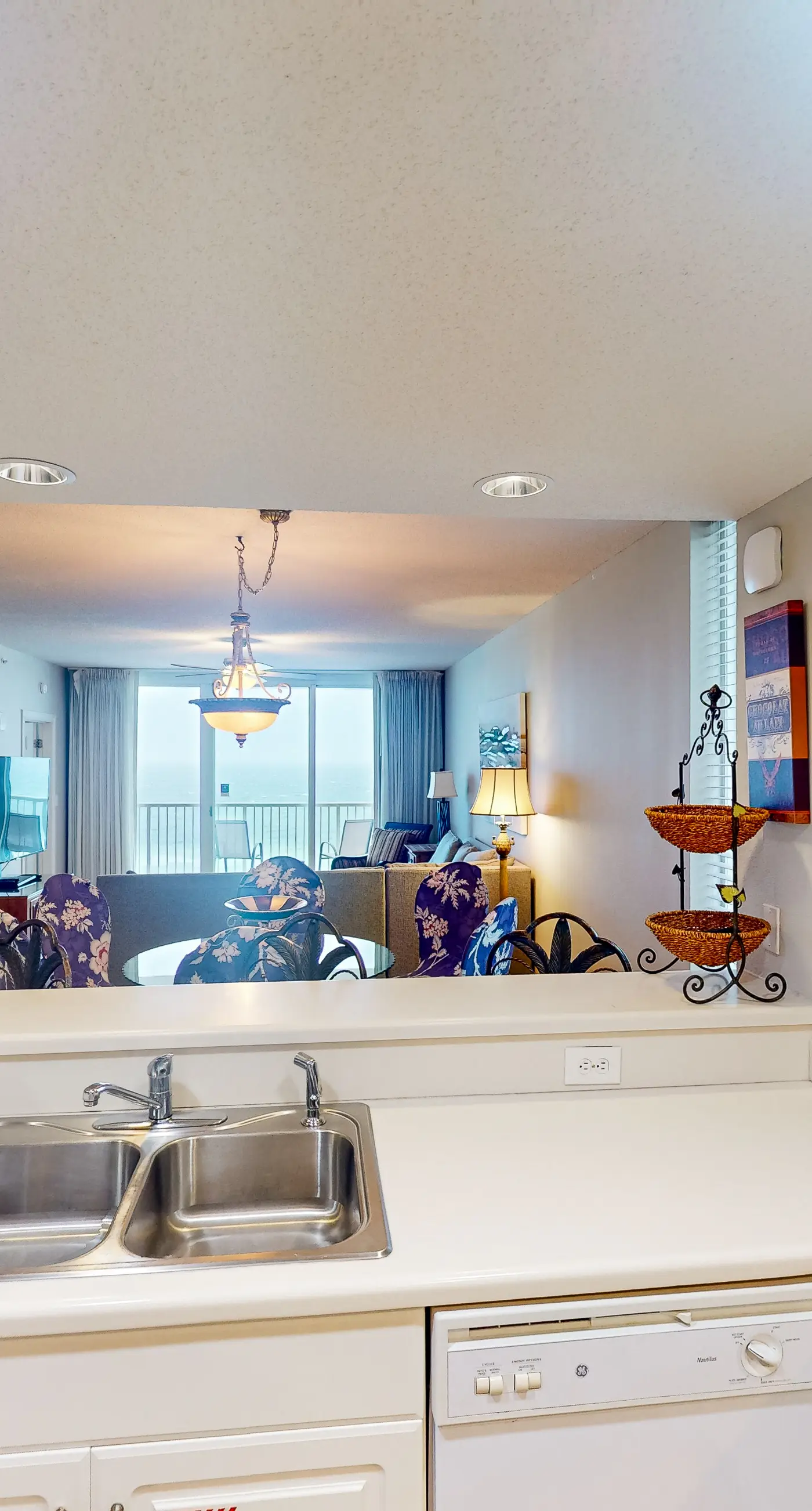 Gulf-front condo with 4 pools, movie theatre, game room, 3 hot tubs, tennis, W/D