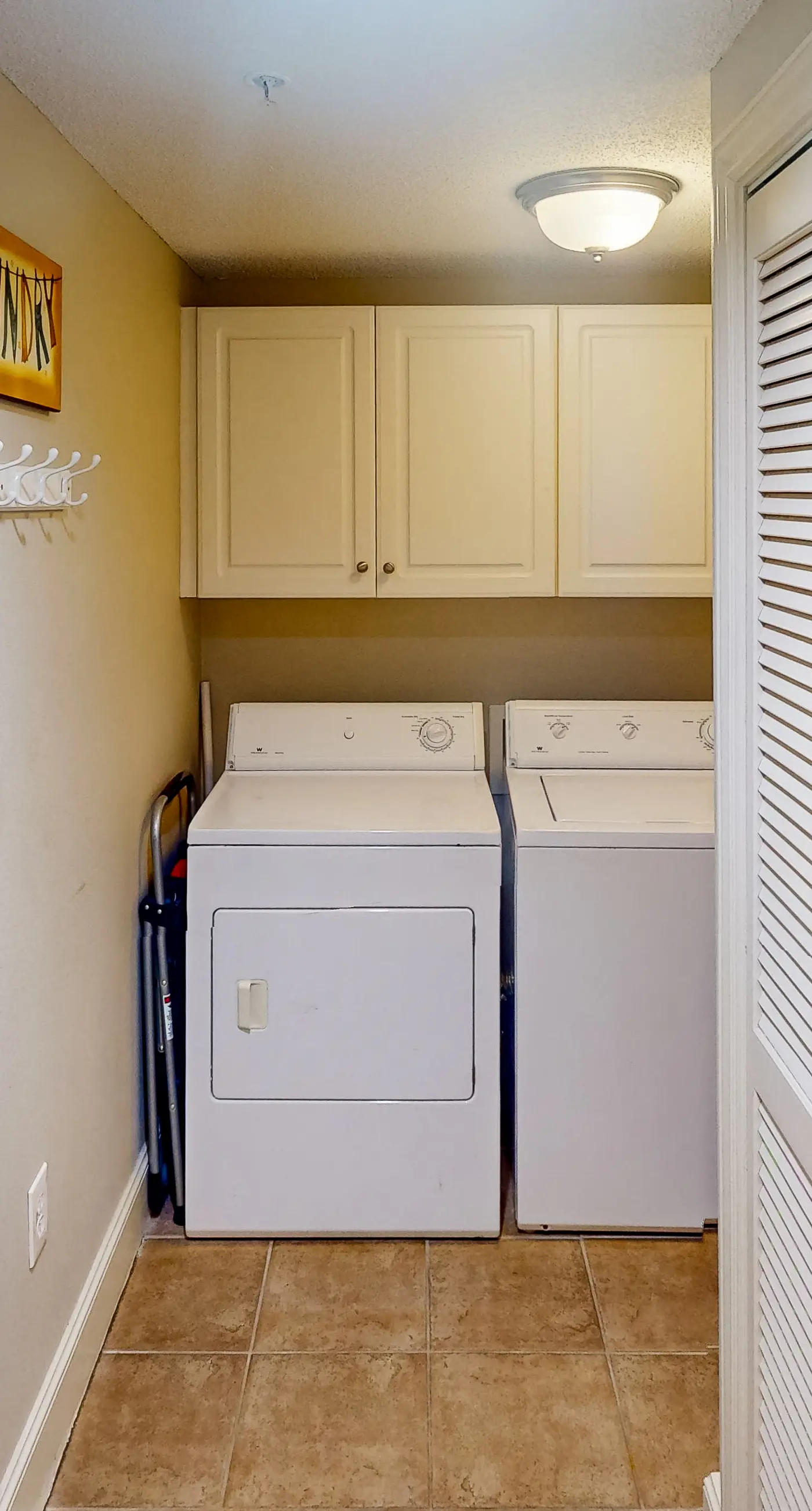 Gulf-front condo with 4 pools, movie theatre, game room, 3 hot tubs, tennis, W/D