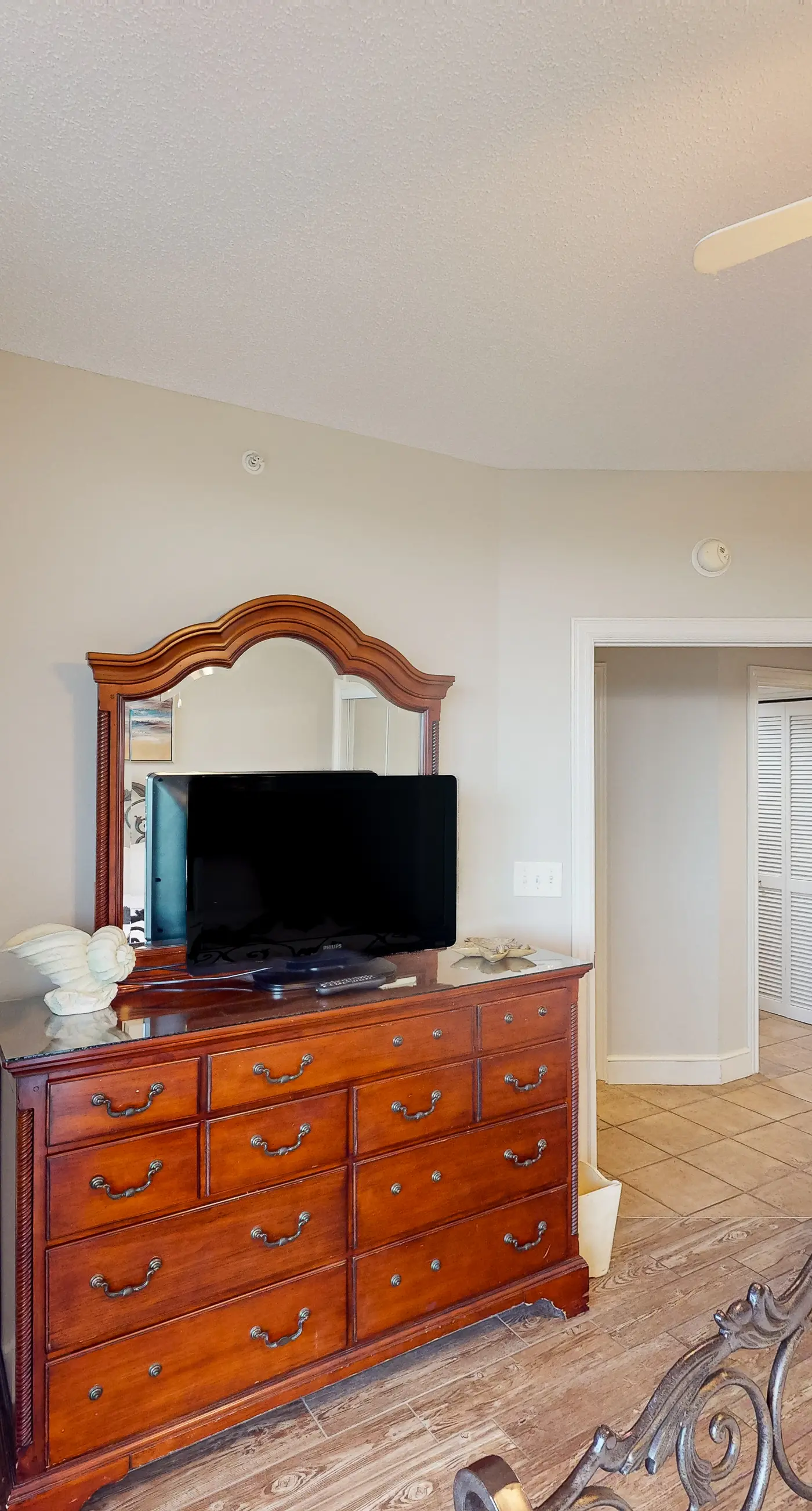 Gulf-front condo with 4 pools, movie theatre, game room, 3 hot tubs, tennis, W/D