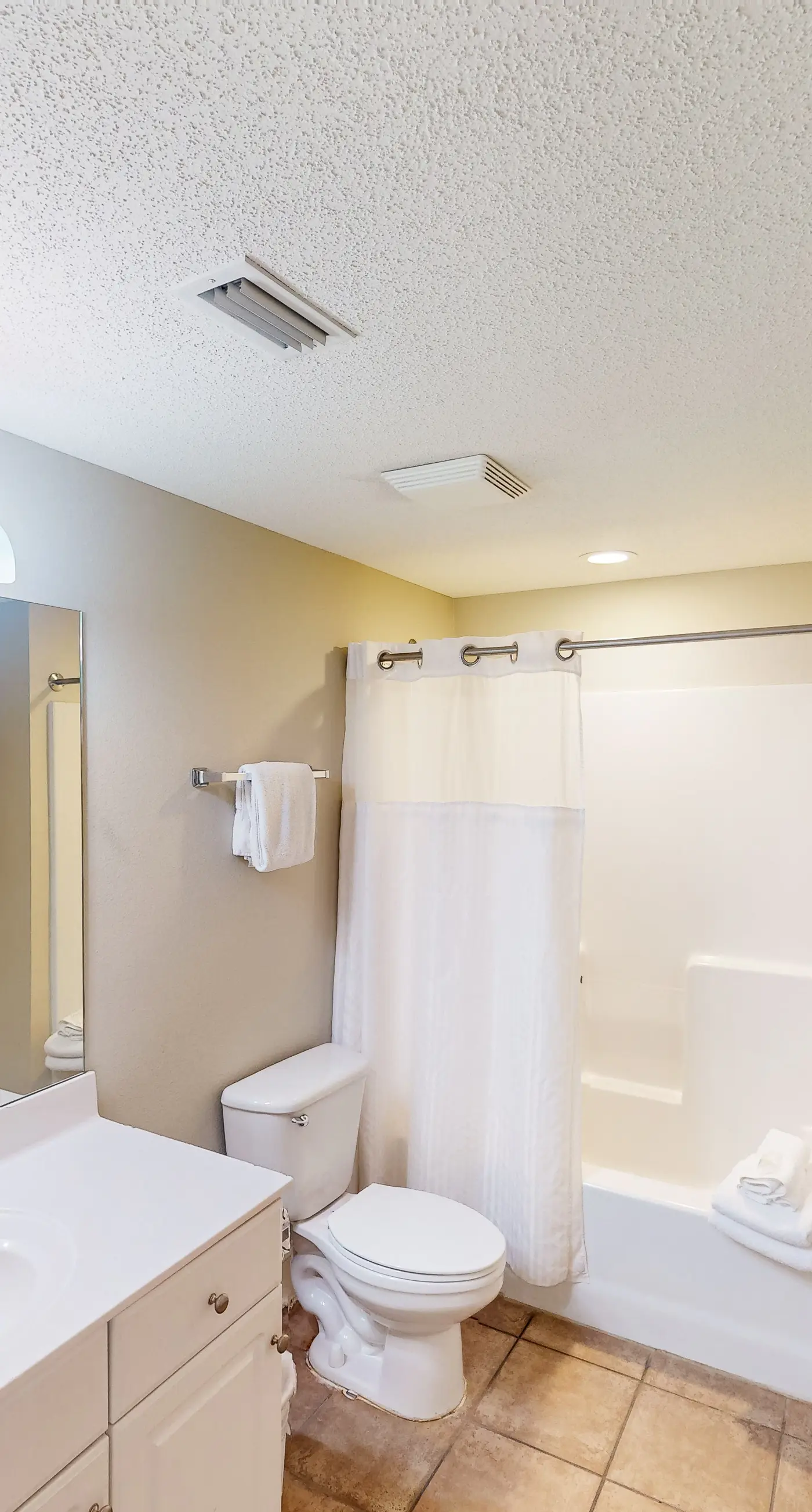 Gulf-front condo with 4 pools, movie theatre, game room, 3 hot tubs, tennis, W/D