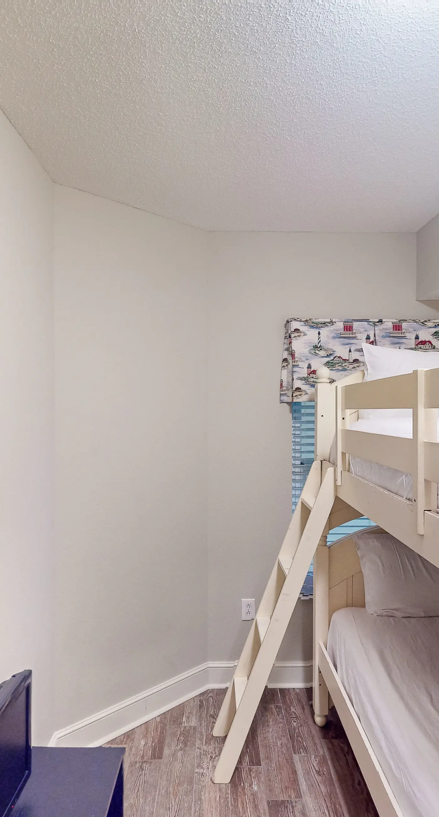 Gulf-front condo with 4 pools, movie theatre, game room, 3 hot tubs, tennis, W/D