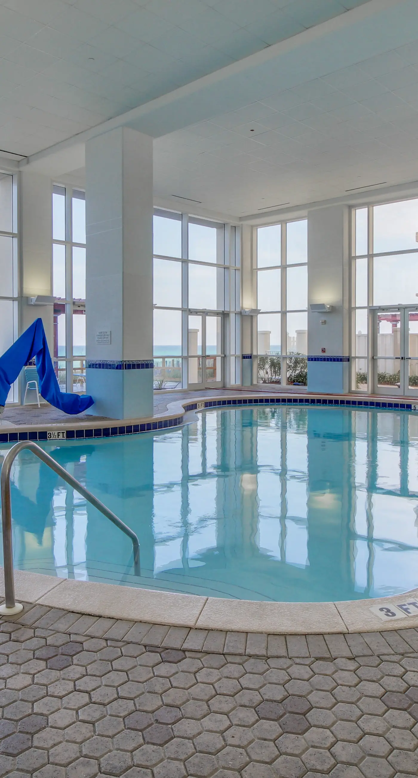 Gulf-front condo with 4 pools, movie theatre, game room, 3 hot tubs, tennis, W/D