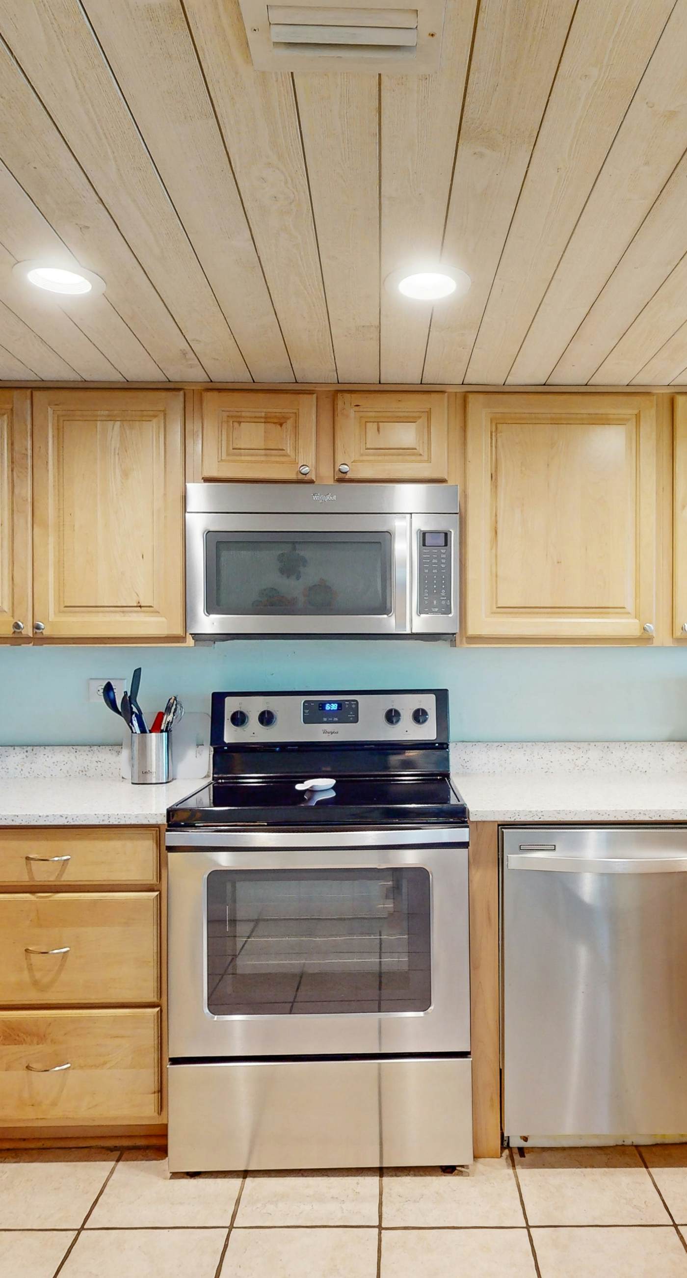 Oceanfront condo with shared pool, resort amenities, and private washer/dryer