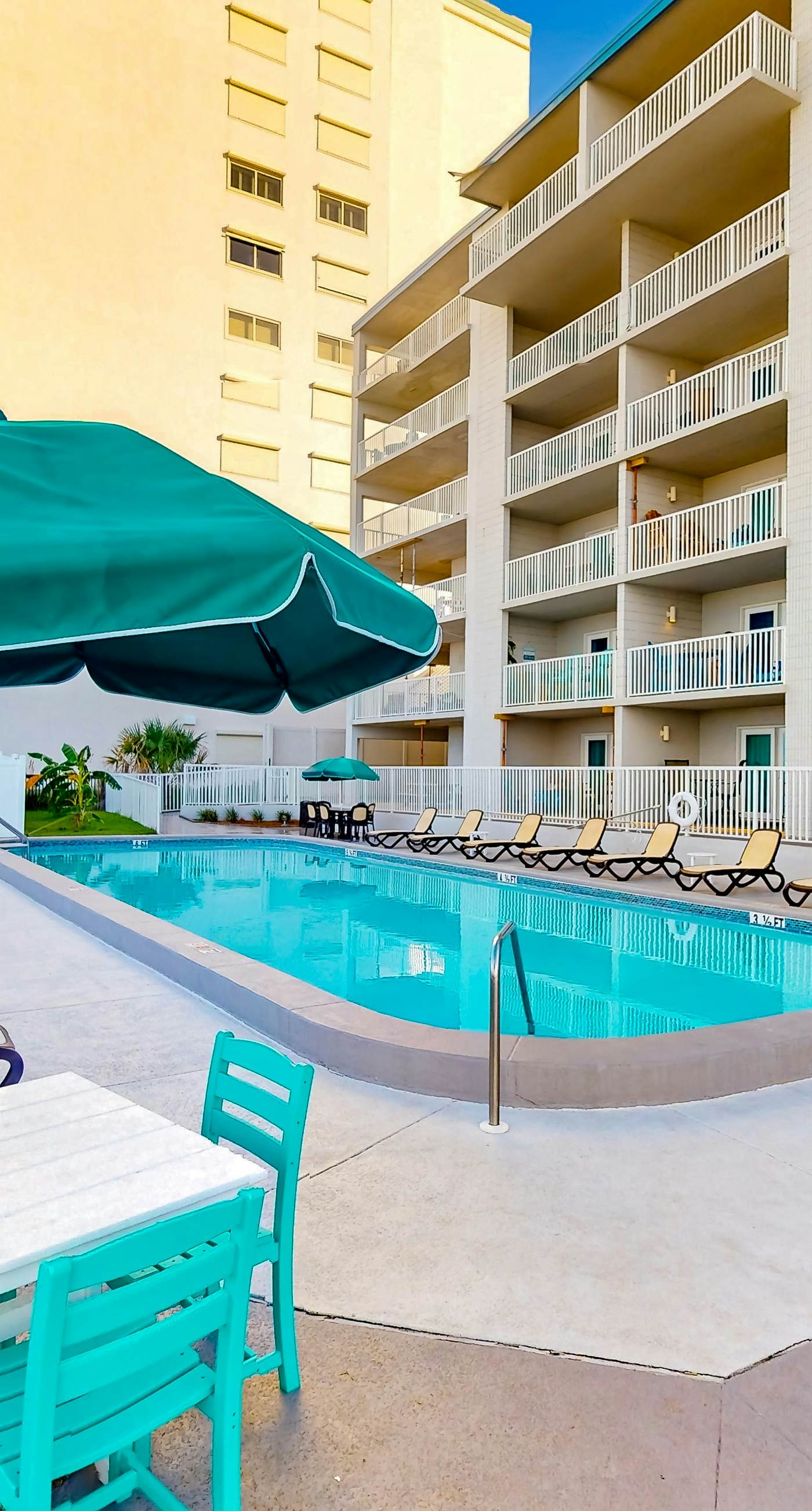 Oceanfront condo with wrap-around balcony, shared pool, tennis, WiFi