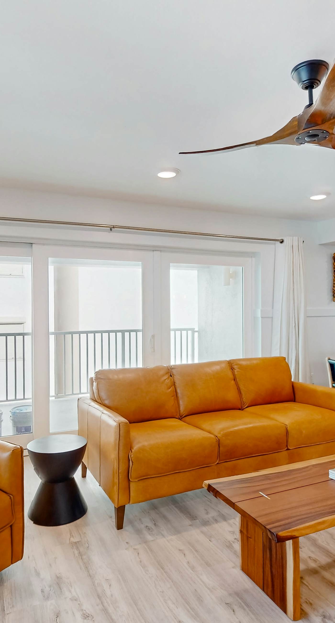 Oceanfront condo with wrap-around balcony, shared pool, tennis, WiFi