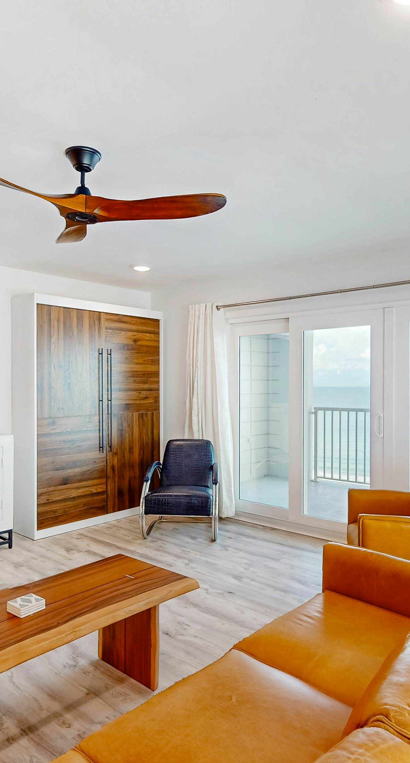 Oceanfront condo with wrap-around balcony, shared pool, tennis, WiFi