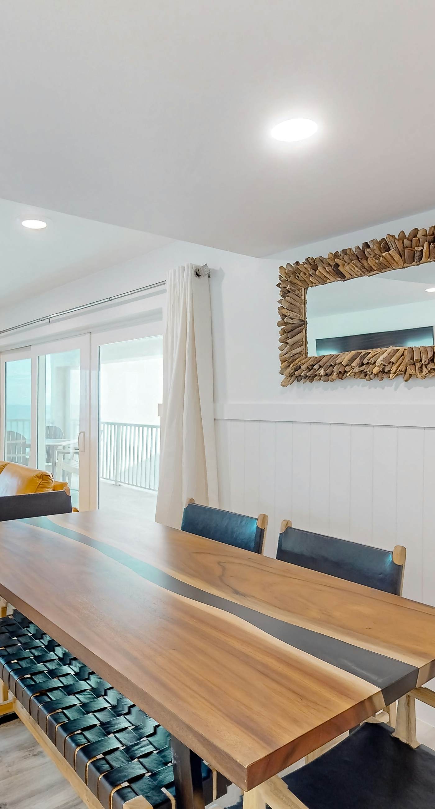Oceanfront condo with wrap-around balcony, shared pool, tennis, WiFi