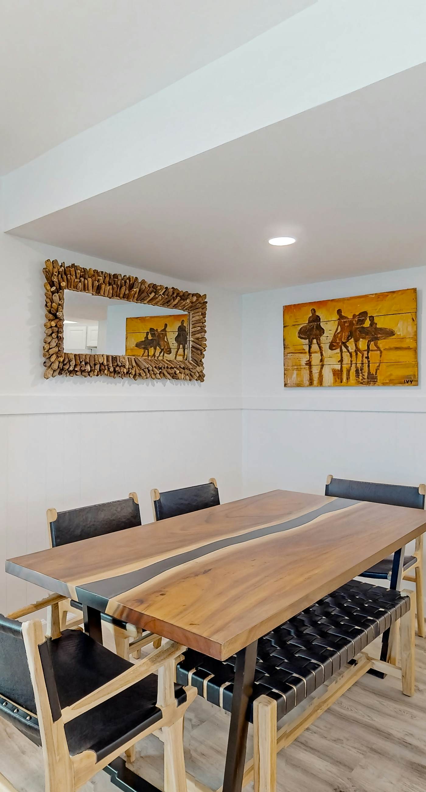 Oceanfront condo with wrap-around balcony, shared pool, tennis, WiFi