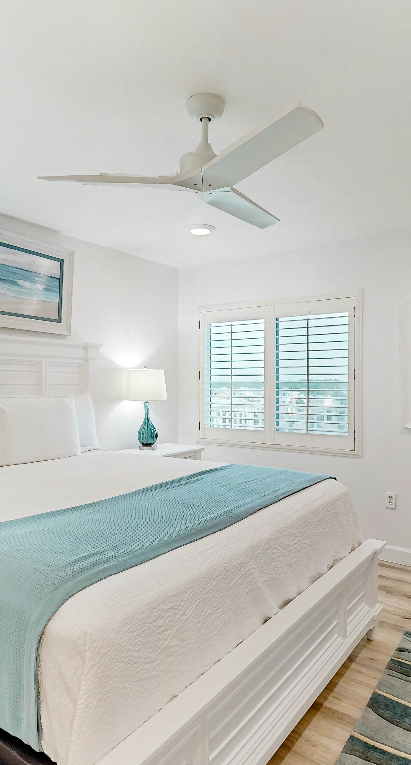 Oceanfront condo with wrap-around balcony, shared pool, tennis, WiFi