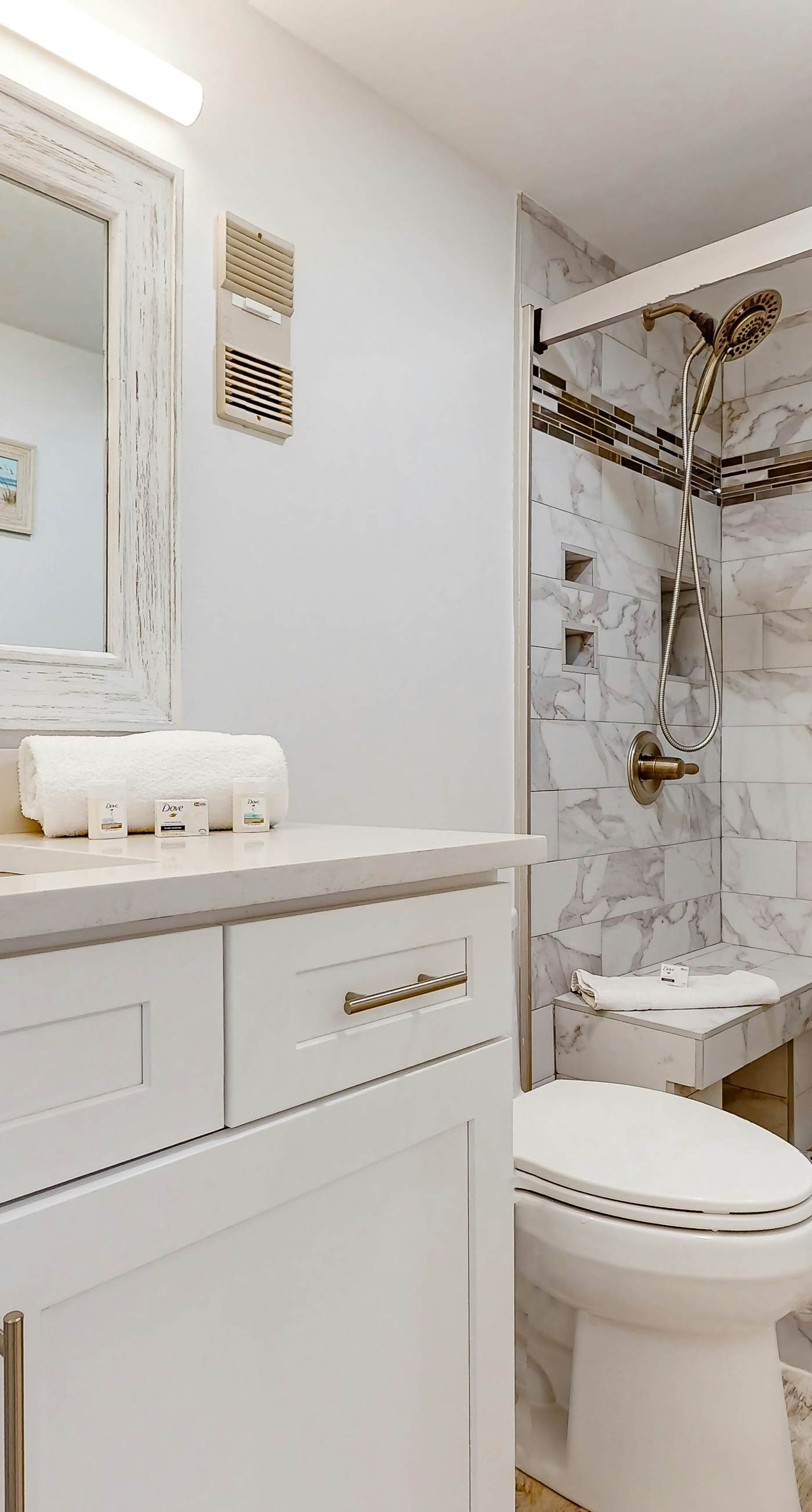 Oceanfront condo with wrap-around balcony, shared pool, tennis, WiFi