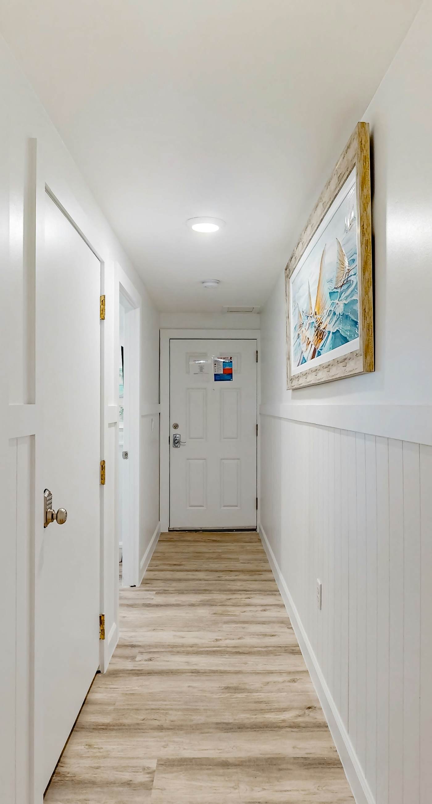 Oceanfront condo with wrap-around balcony, shared pool, tennis, WiFi