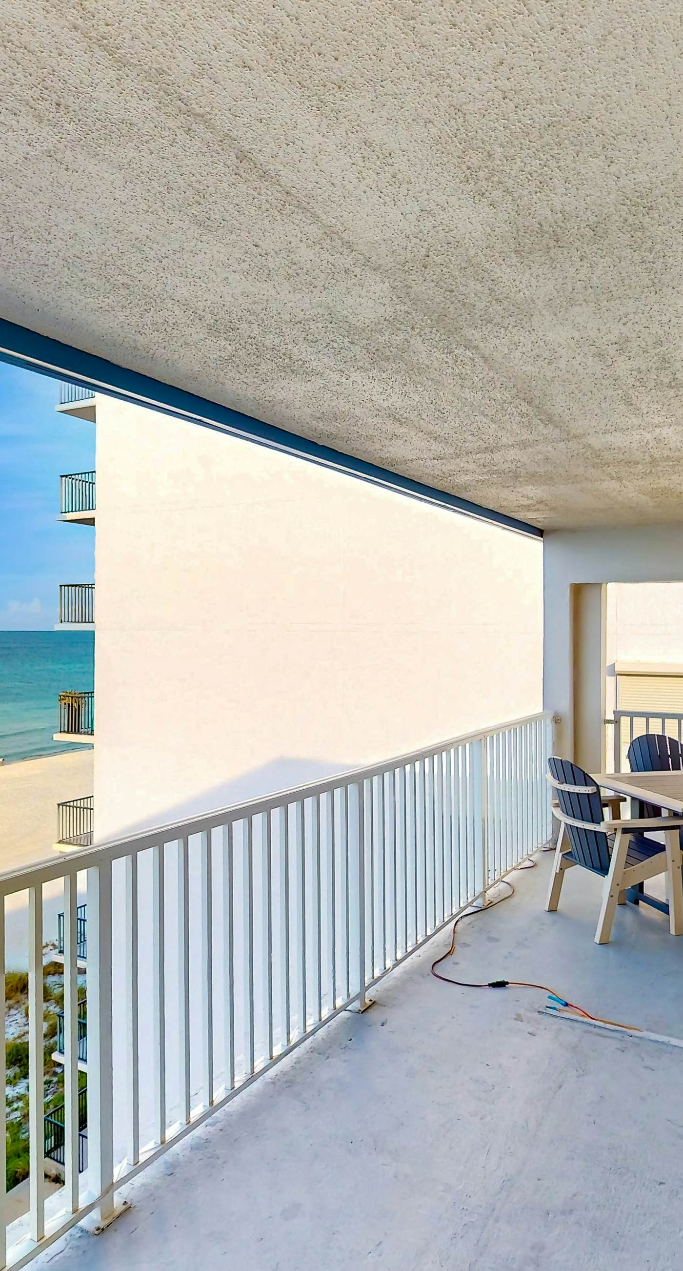 Oceanfront condo with wrap-around balcony, shared pool, tennis, WiFi