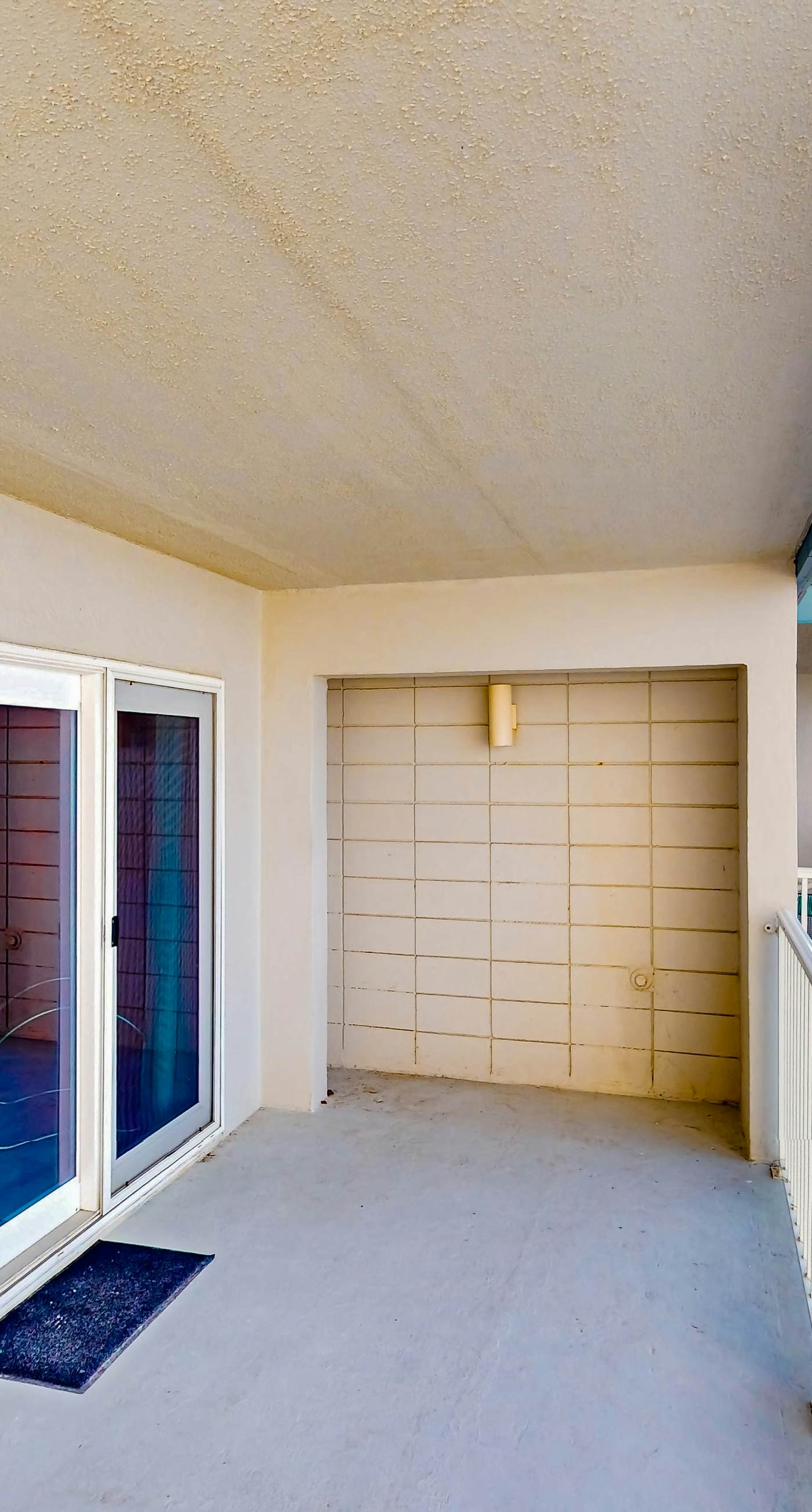 Oceanfront condo with wrap-around balcony, shared pool, tennis, WiFi