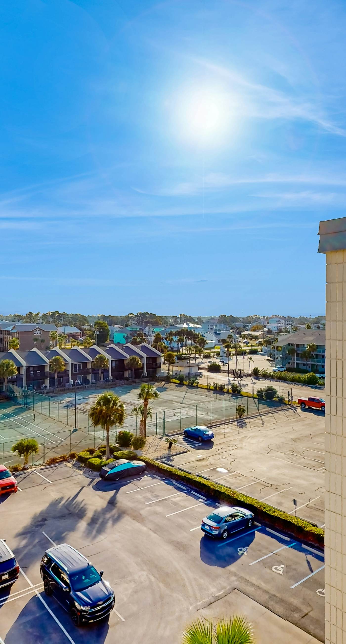 Oceanfront condo with wrap-around balcony, shared pool, tennis, WiFi