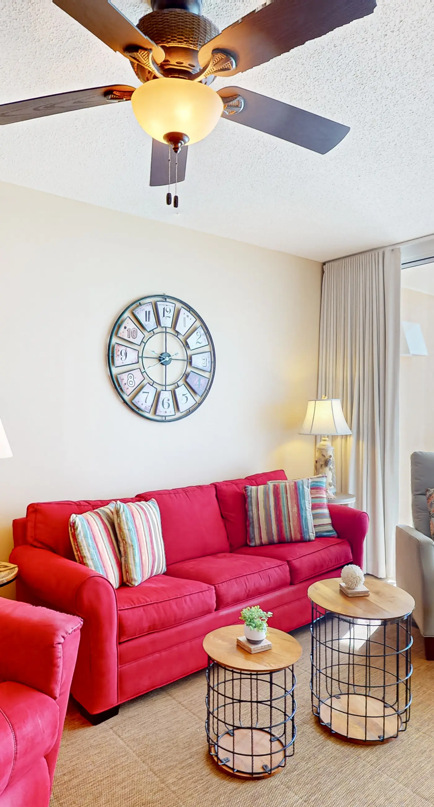 21st-floor condo in Gulf-front resort with pool, hot tub, washer/dryer, & AC