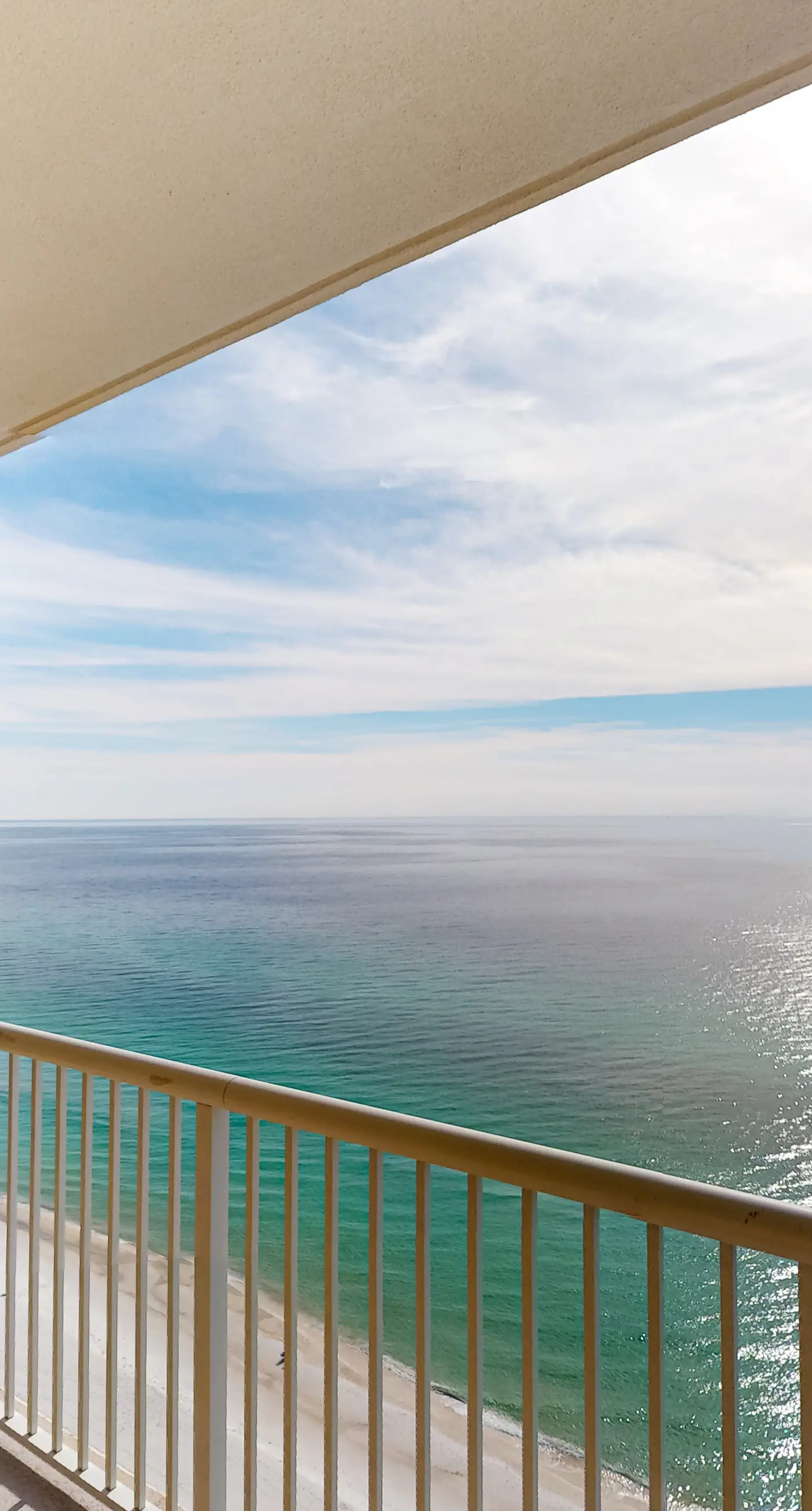 21st-floor condo in Gulf-front resort with pool, hot tub, washer/dryer, & AC