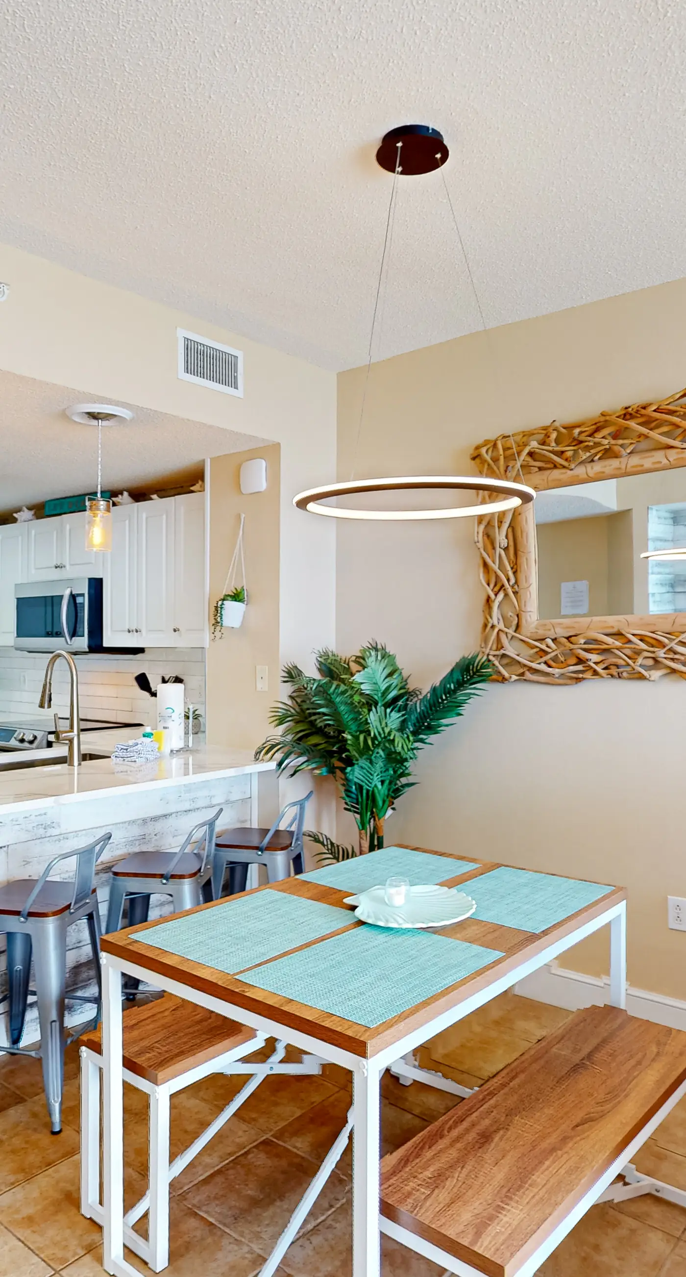 21st-floor condo in Gulf-front resort with pool, hot tub, washer/dryer, & AC