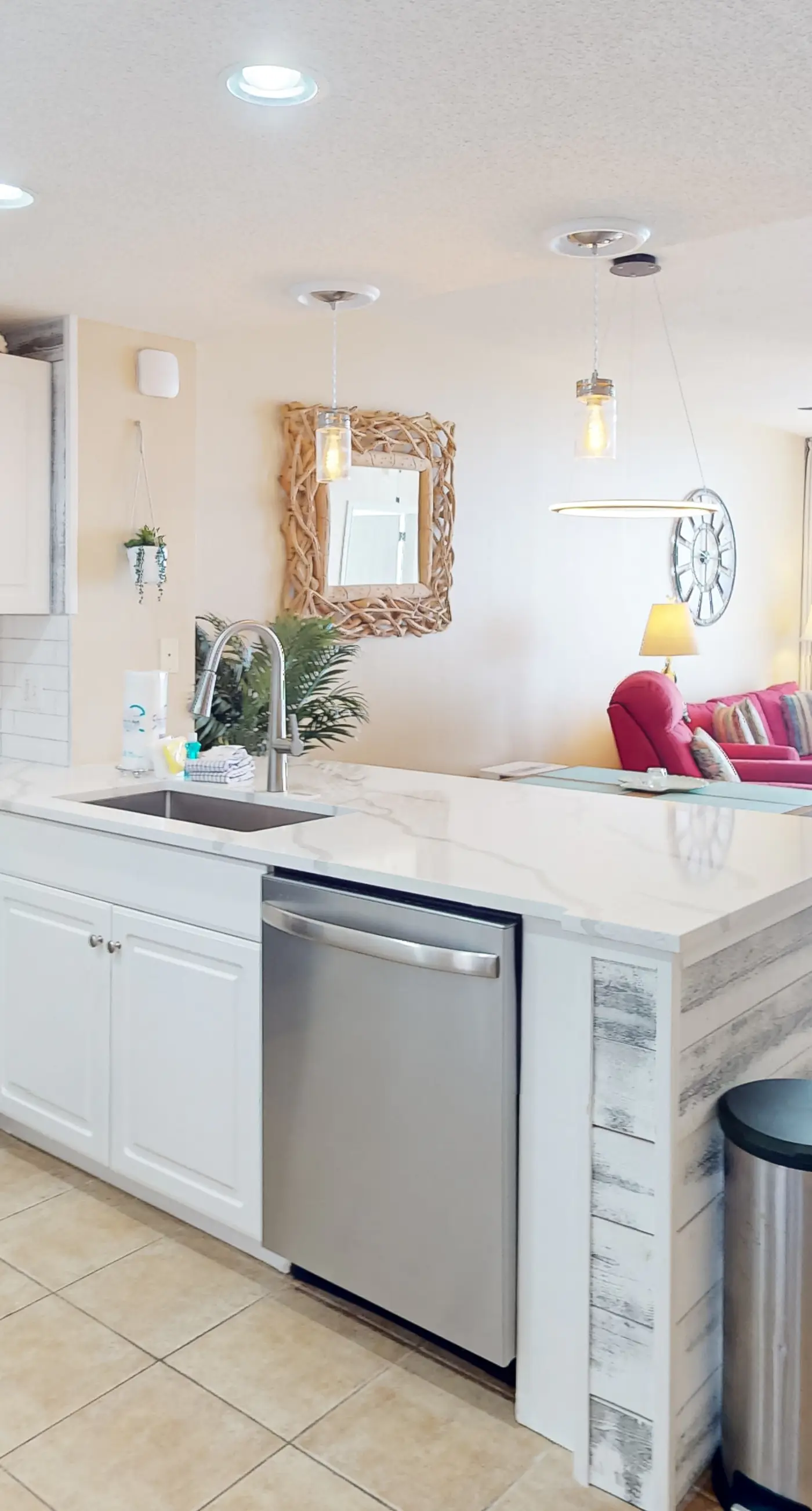 21st-floor condo in Gulf-front resort with pool, hot tub, washer/dryer, & AC