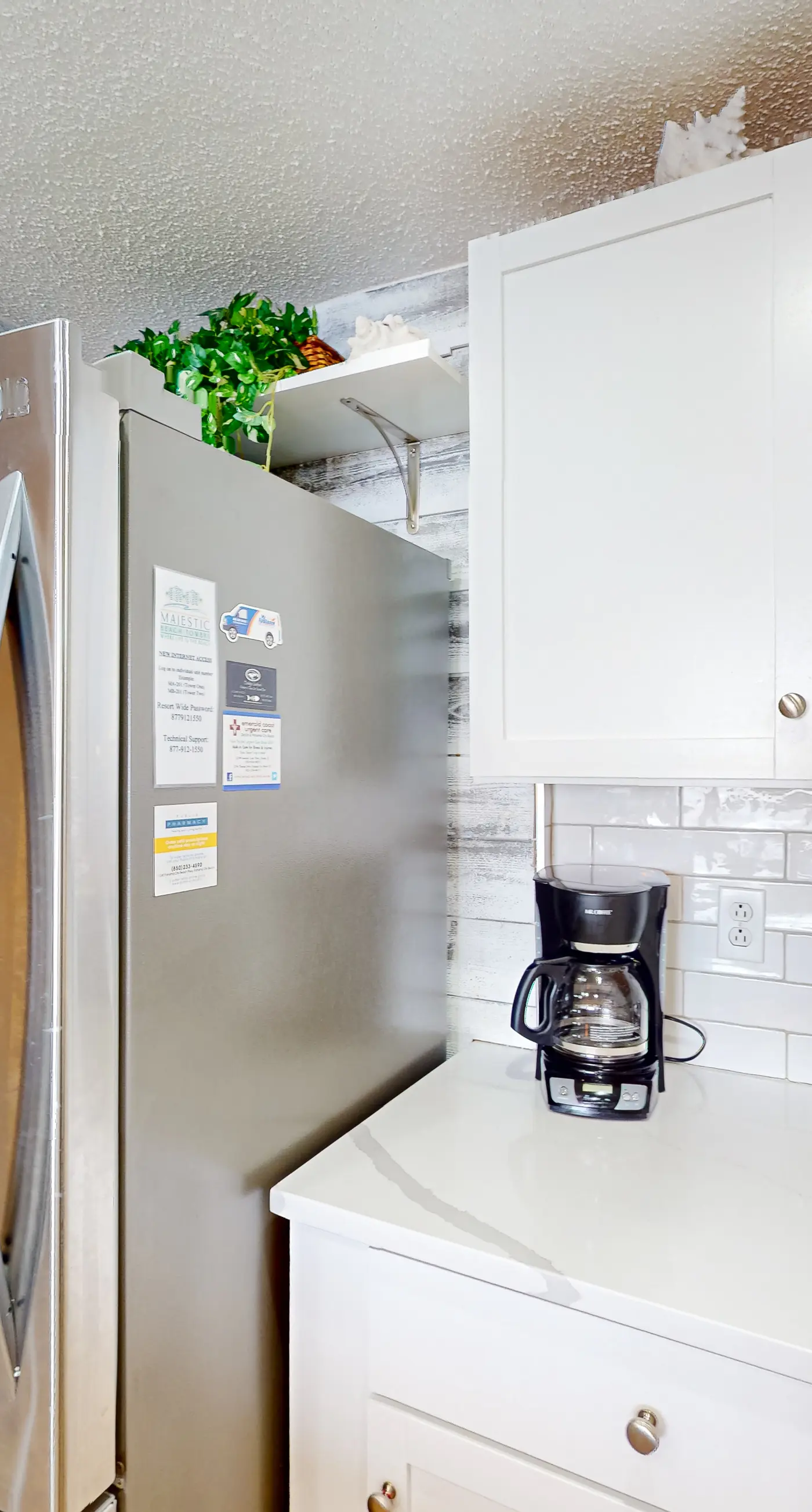 21st-floor condo in Gulf-front resort with pool, hot tub, washer/dryer, & AC