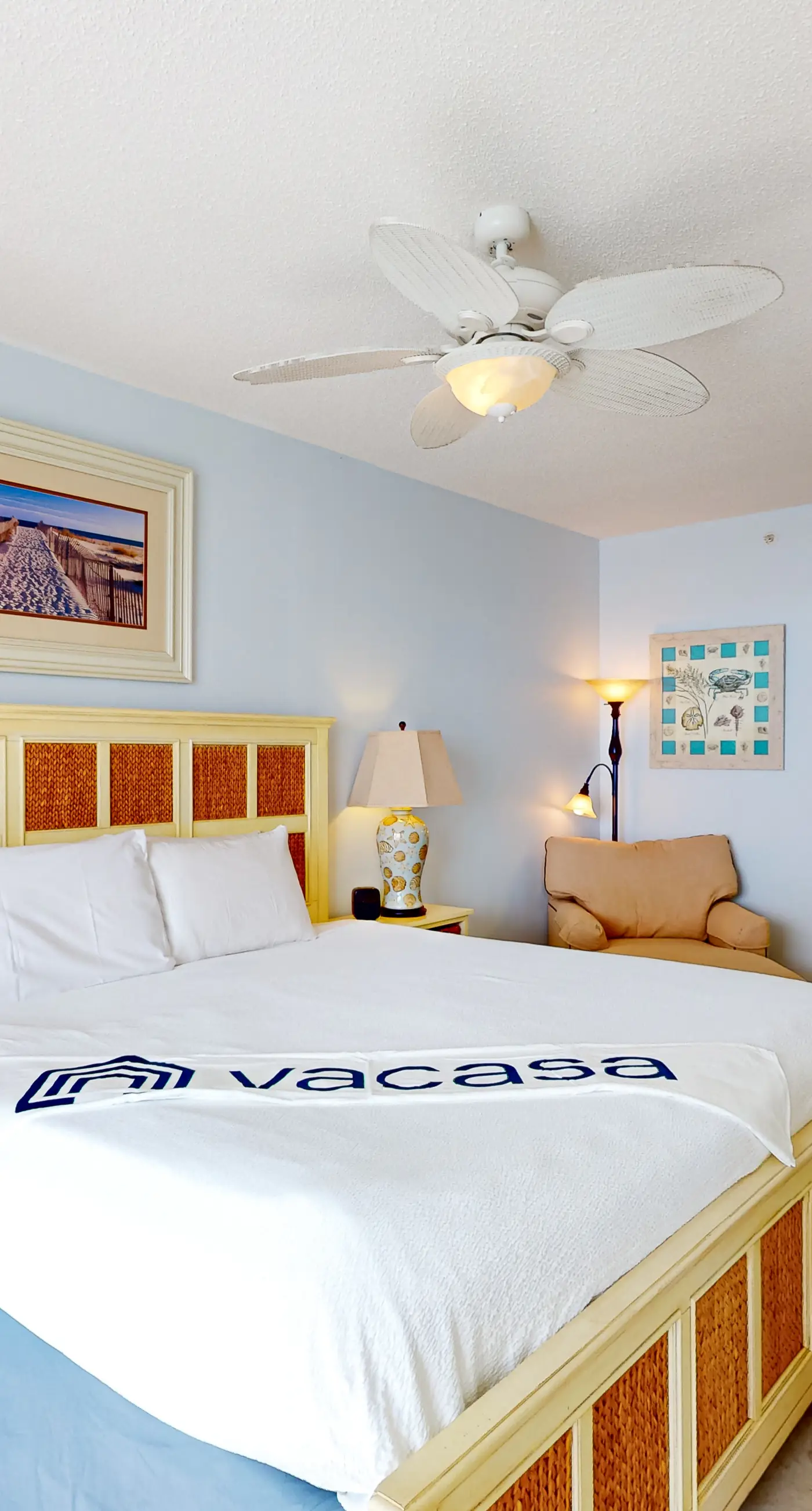 21st-floor condo in Gulf-front resort with pool, hot tub, washer/dryer, & AC