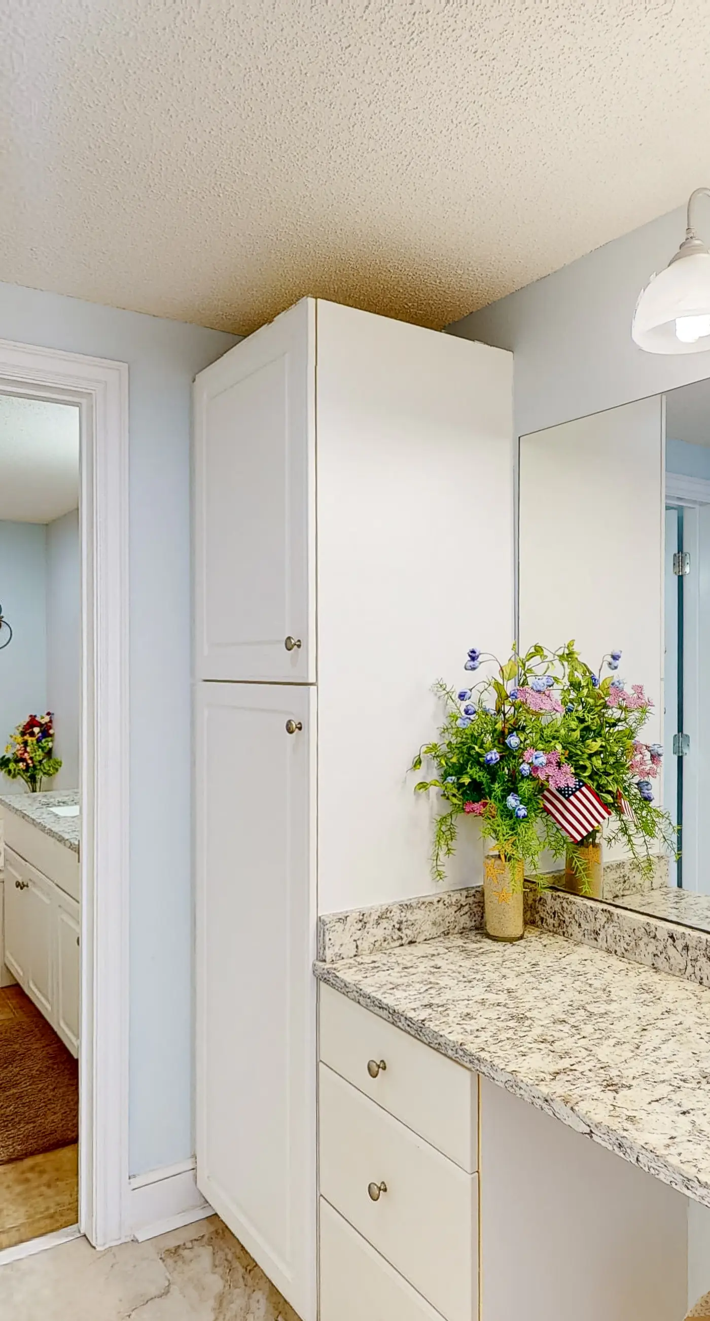 21st-floor condo in Gulf-front resort with pool, hot tub, washer/dryer, & AC