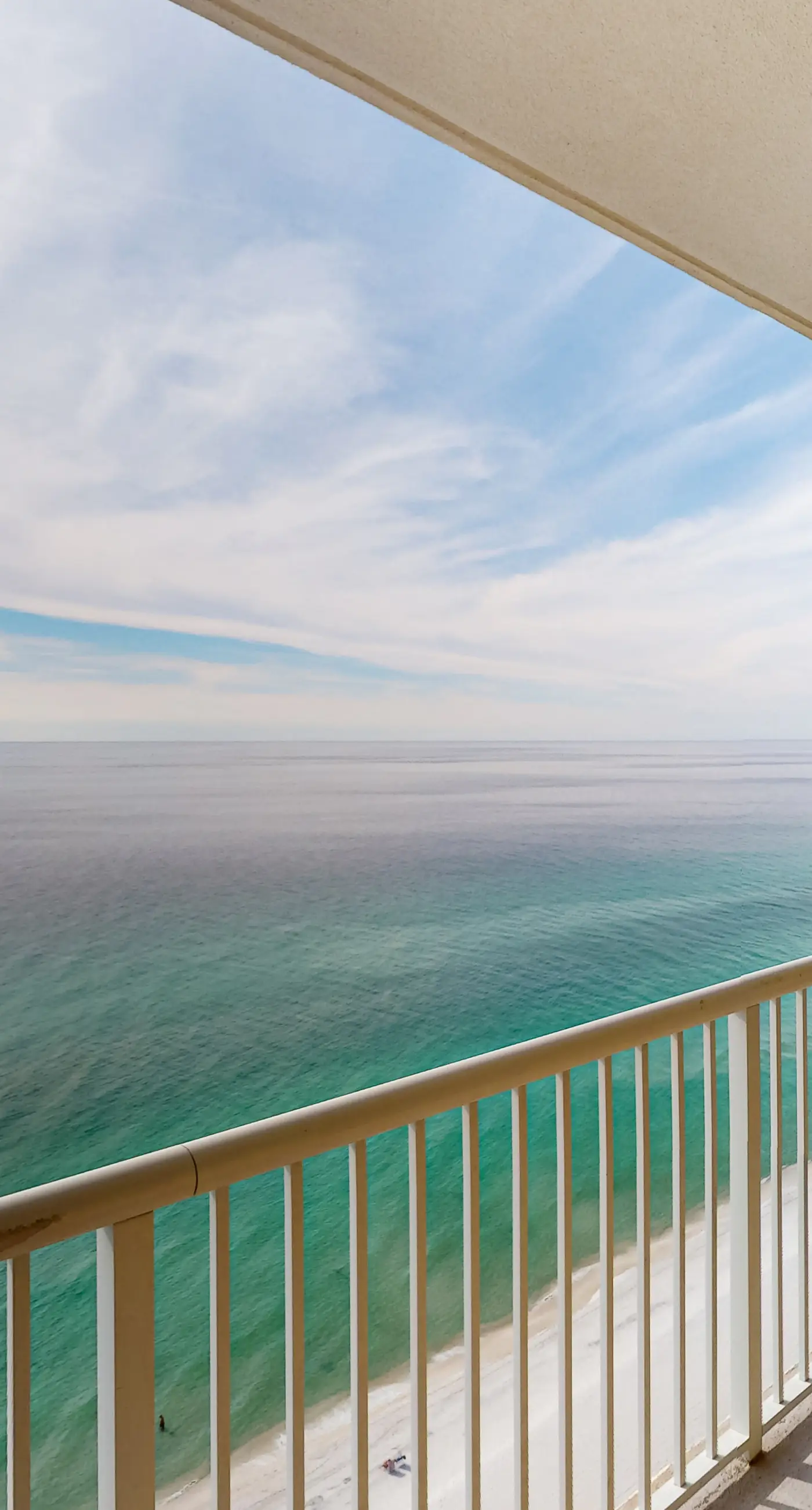 21st-floor condo in Gulf-front resort with pool, hot tub, washer/dryer, & AC