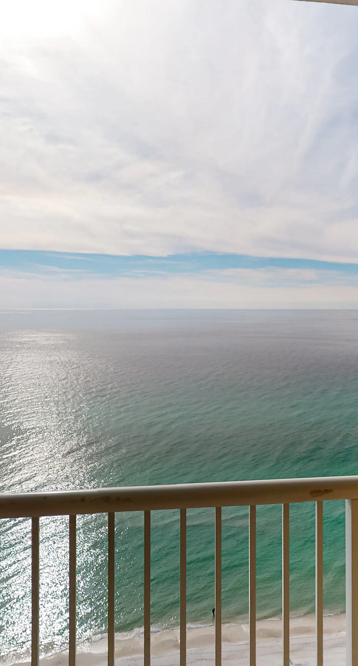 21st-floor condo in Gulf-front resort with pool, hot tub, washer/dryer, & AC