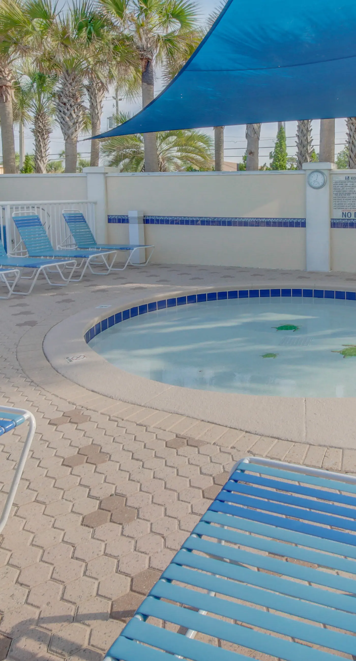 21st-floor condo in Gulf-front resort with pool, hot tub, washer/dryer, & AC