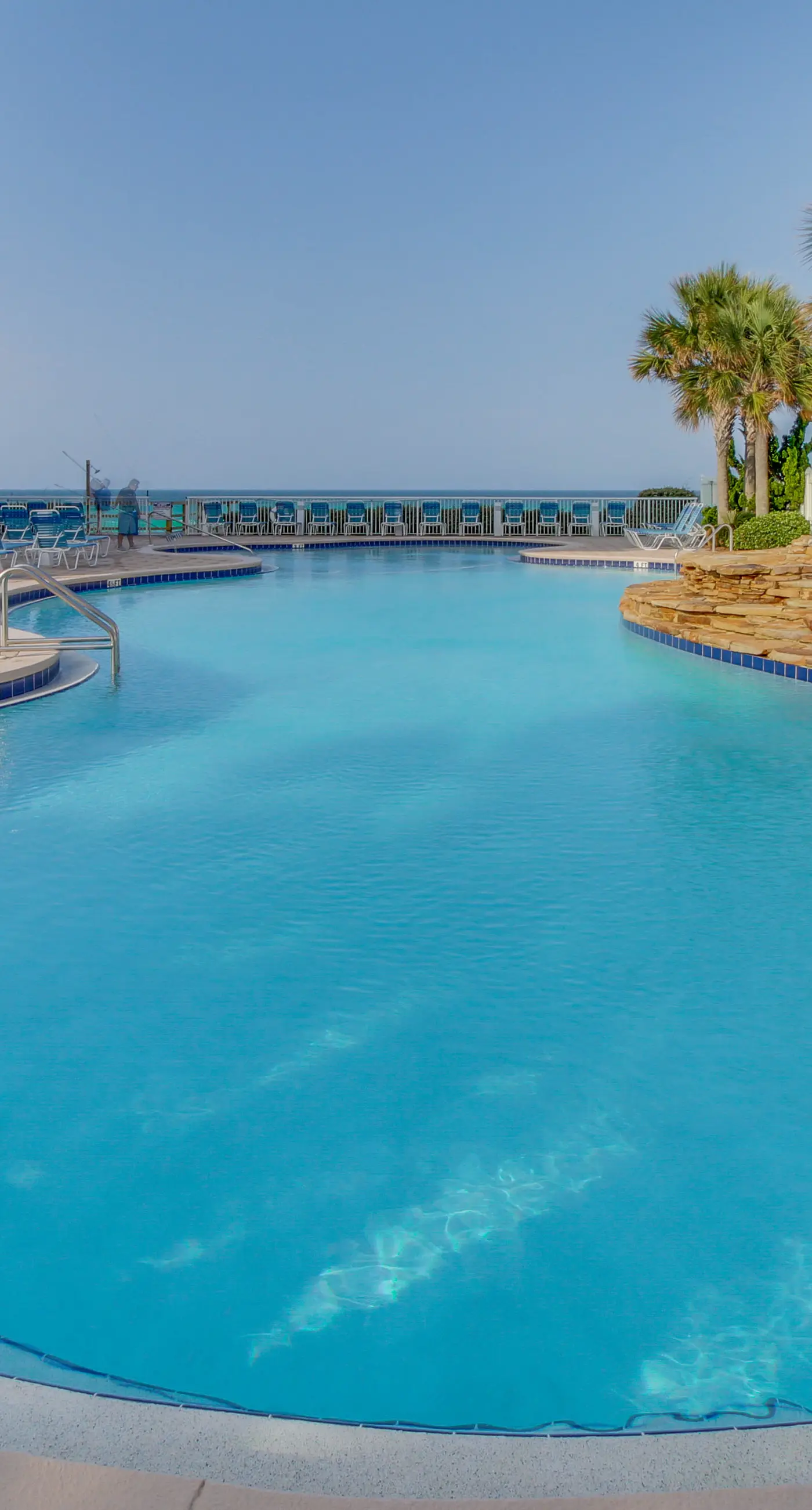 21st-floor condo in Gulf-front resort with pool, hot tub, washer/dryer, & AC