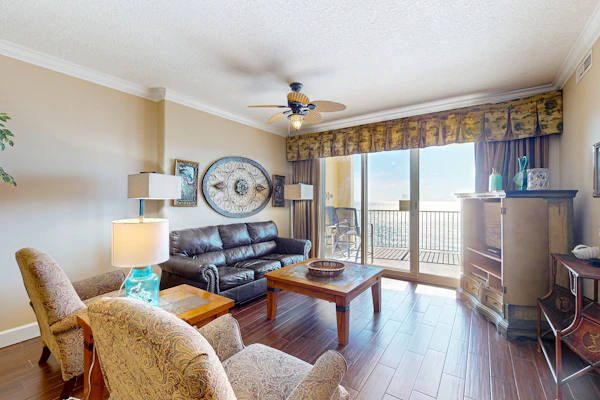 High-rise condo with pool, hot tub, central AC, & free WiFi