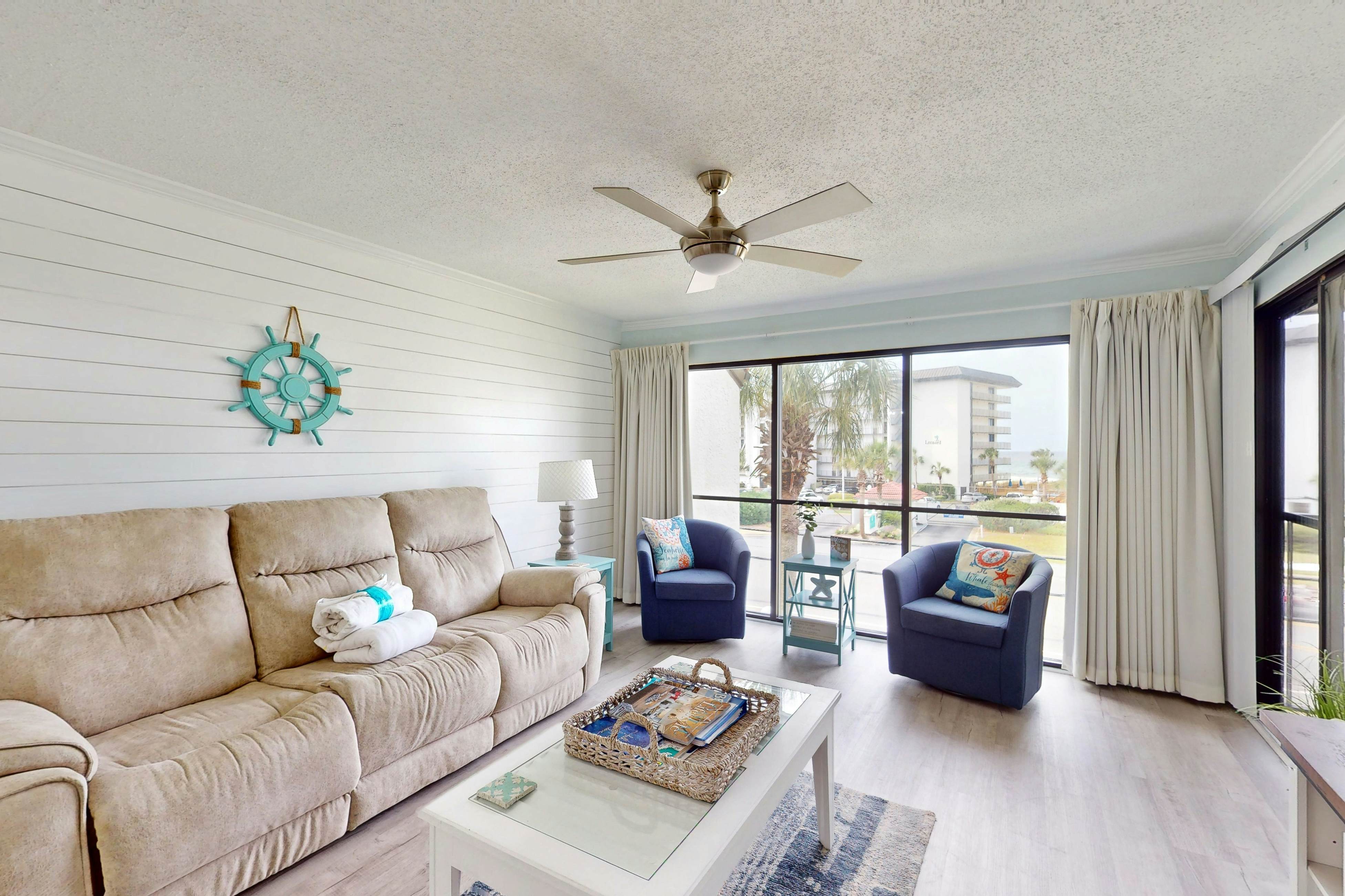 Beachview Condo with full kitchen, shared pool, hot tub and beach access