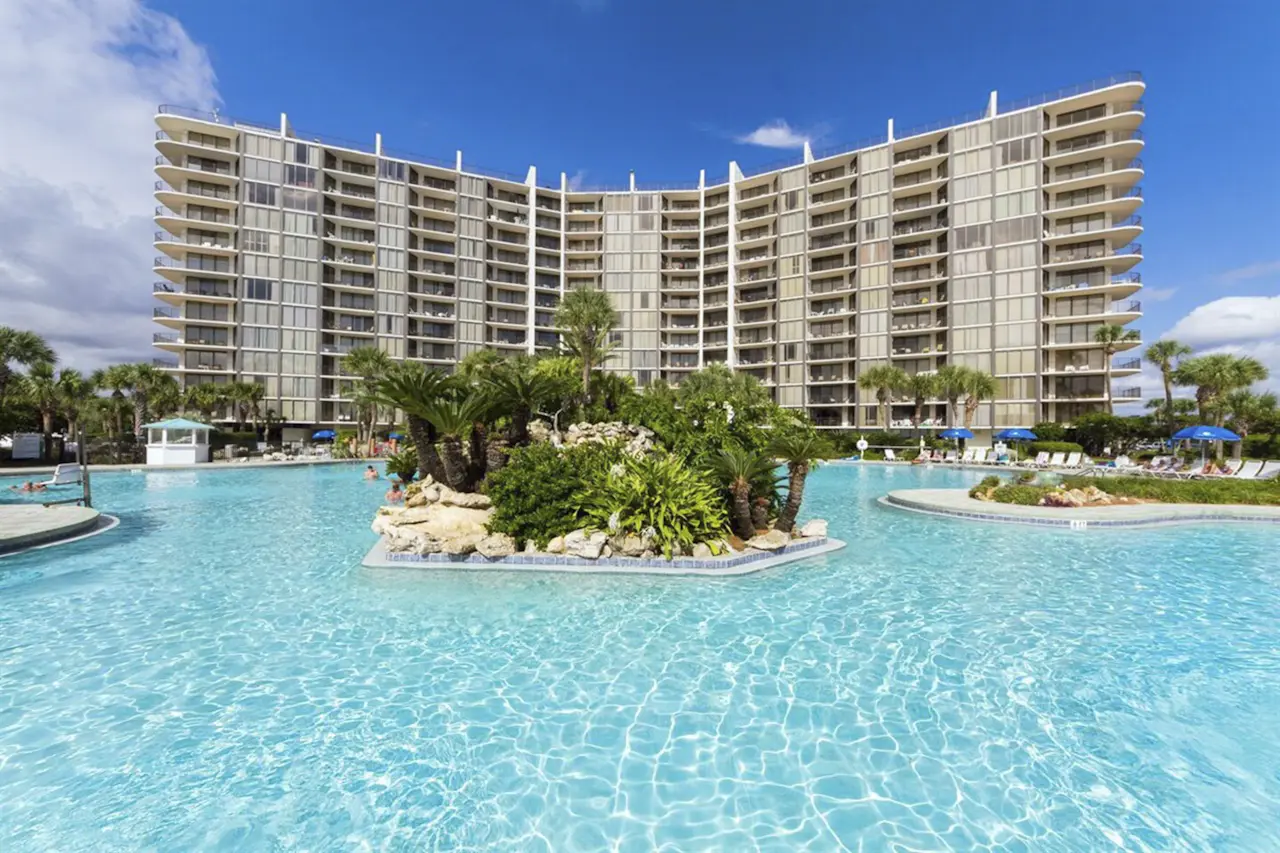 Beachview Condo with full kitchen, shared pool, hot tub and beach ...
