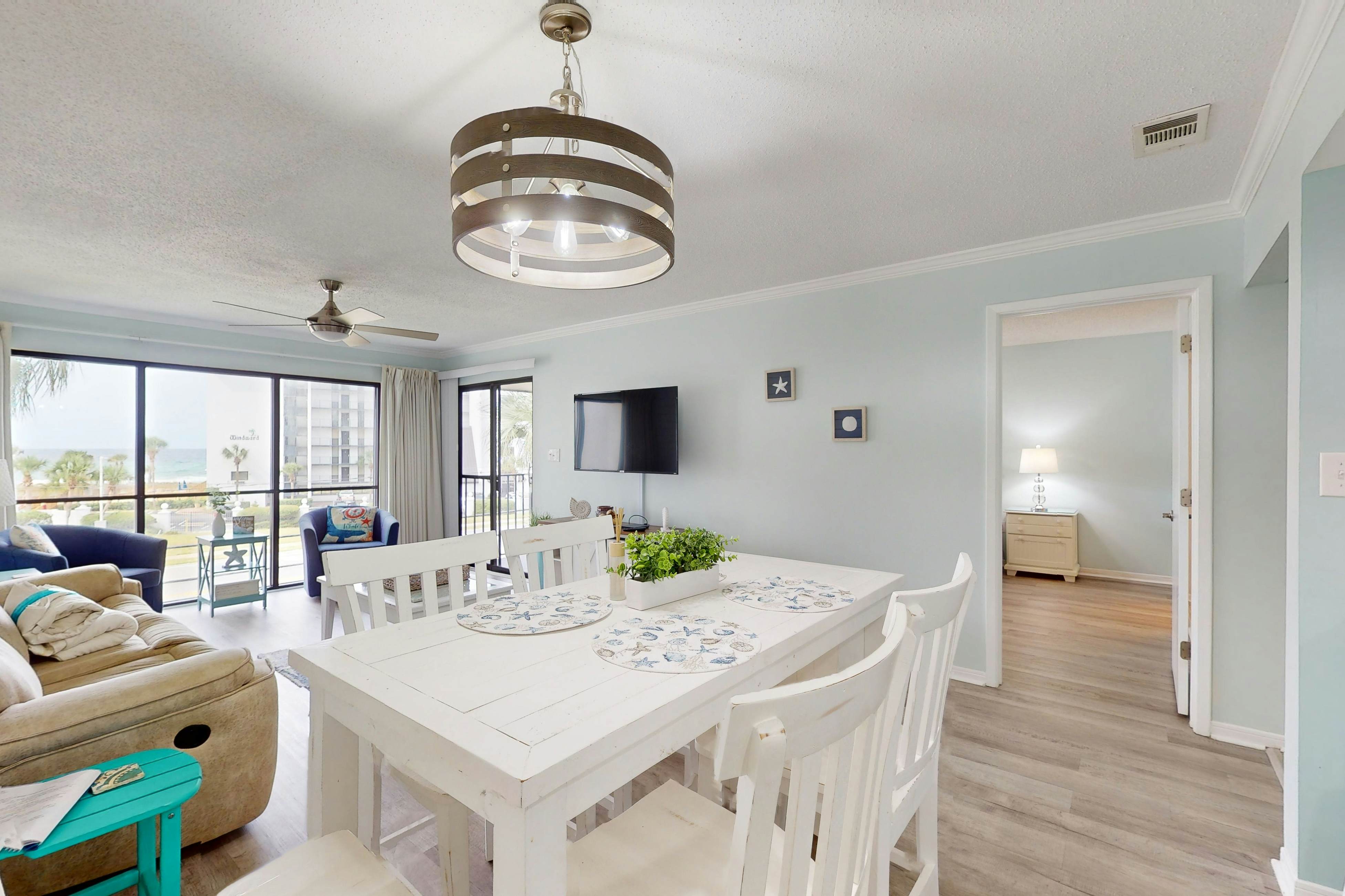 Beachview Condo with full kitchen, shared pool, hot tub and beach access