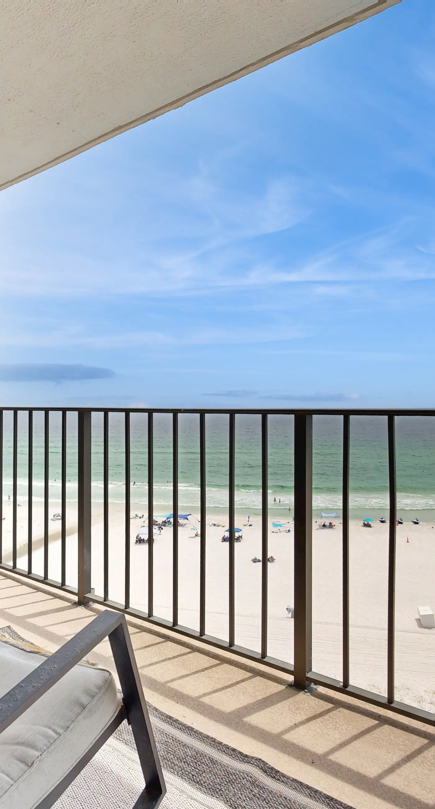 Gorgeous beachfront condo, shared & and beach access