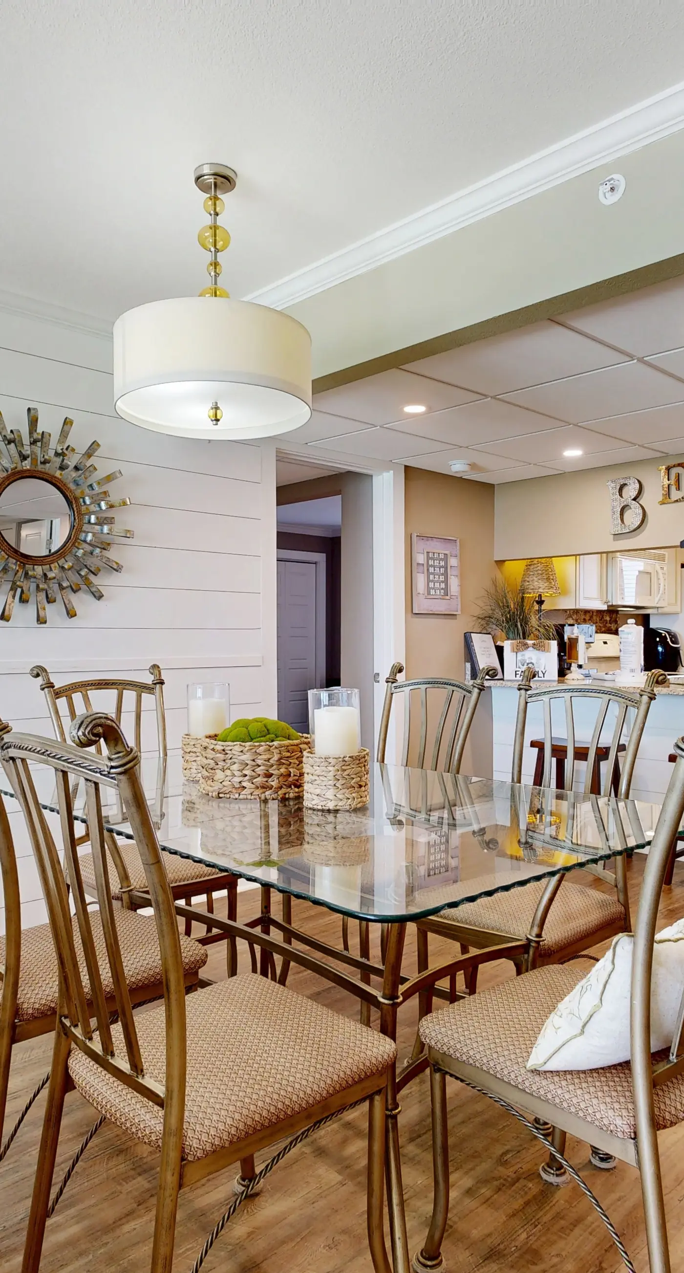 Gorgeous beachfront condo, shared & and beach access