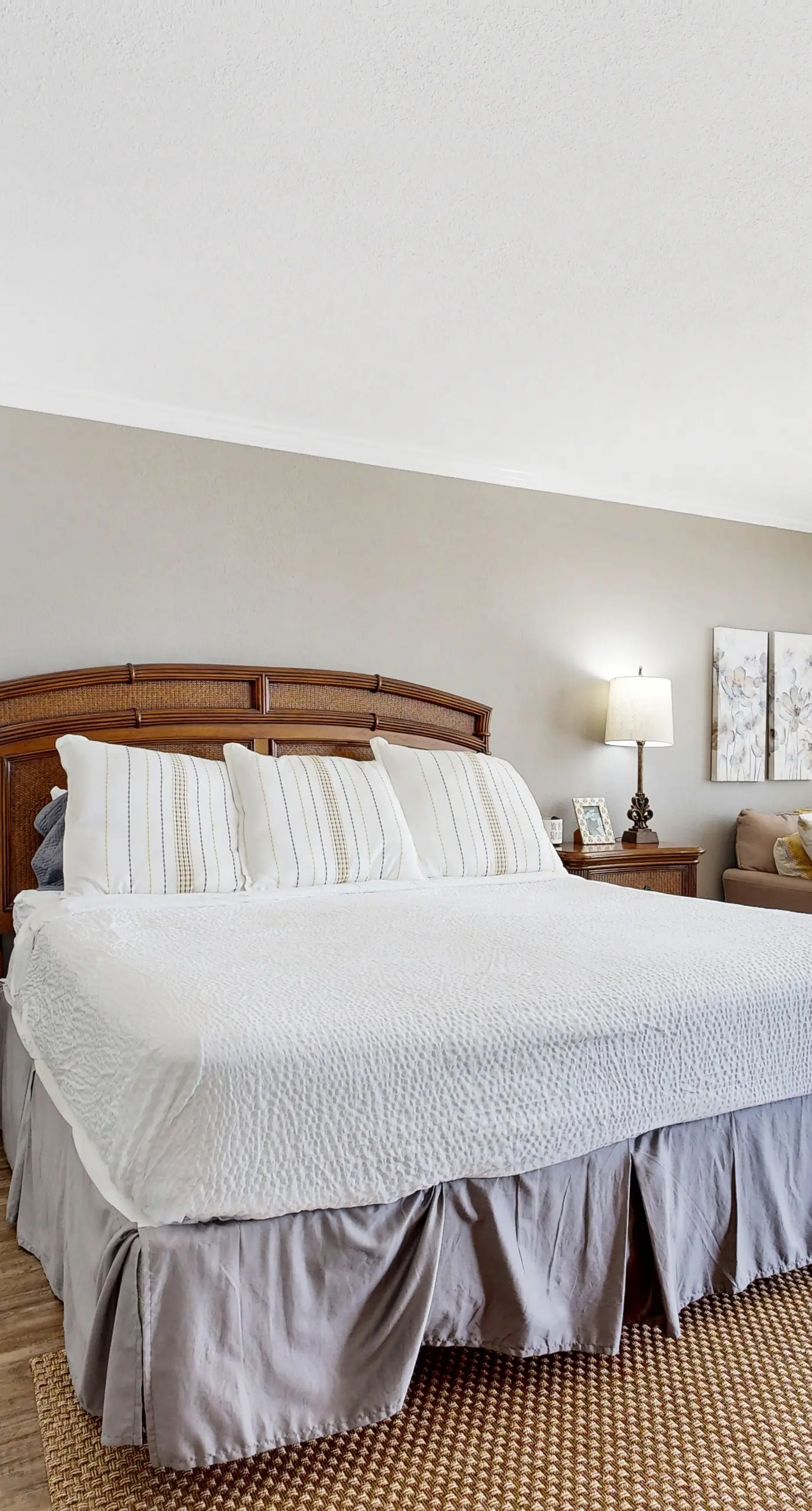 Gorgeous beachfront condo, shared & and beach access