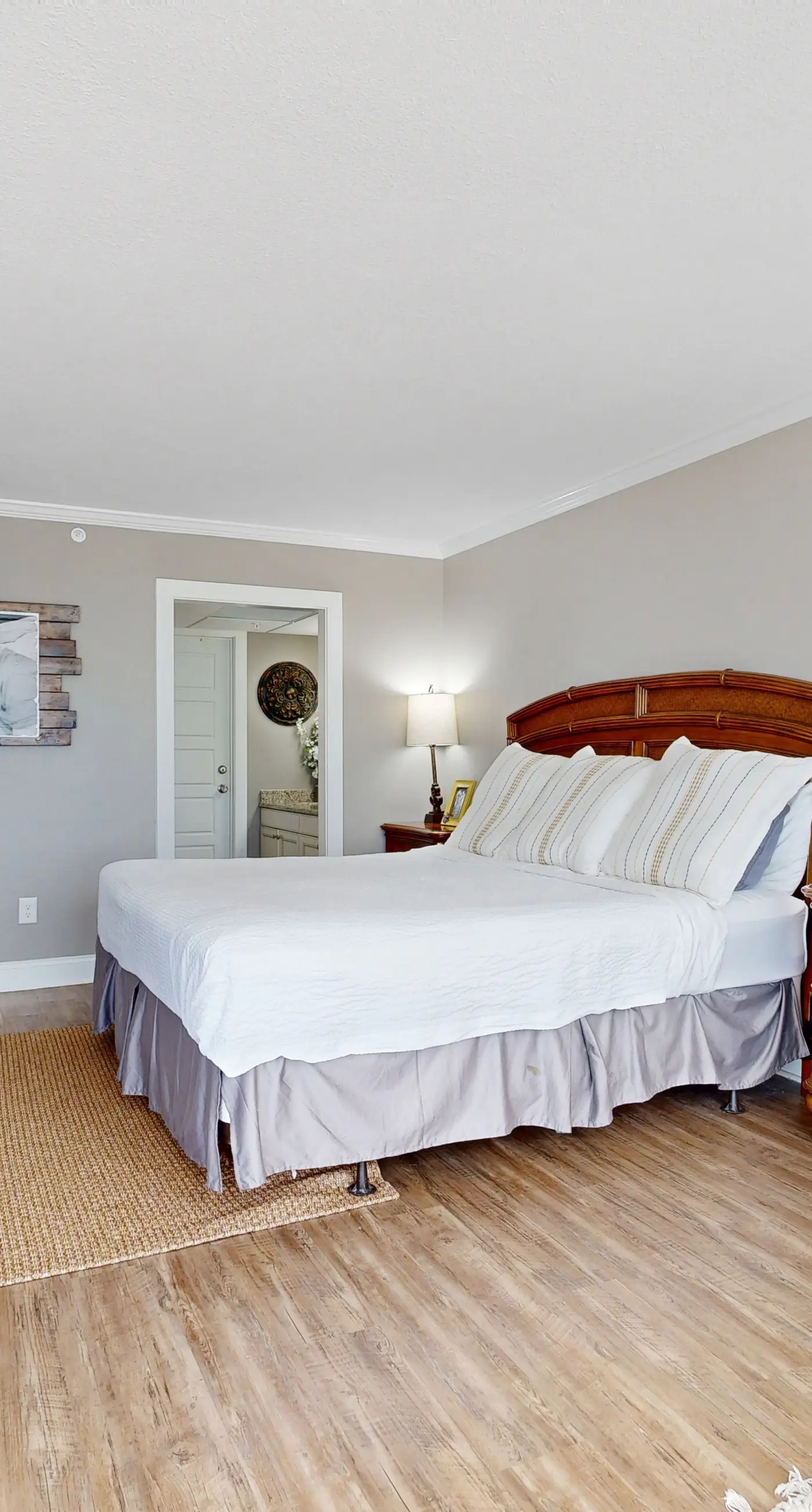 Gorgeous beachfront condo, shared & and beach access