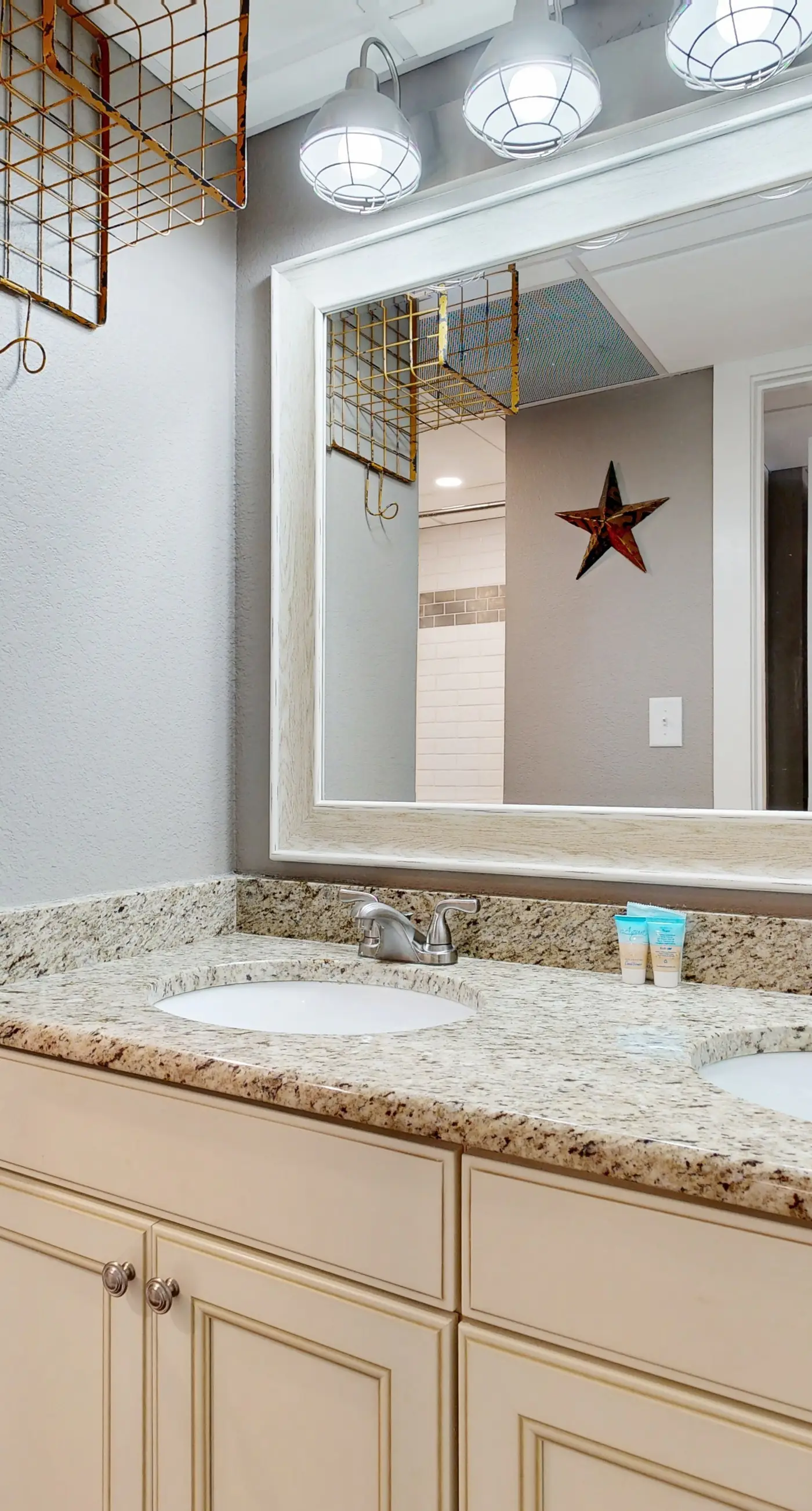 Gorgeous beachfront condo, shared & and beach access