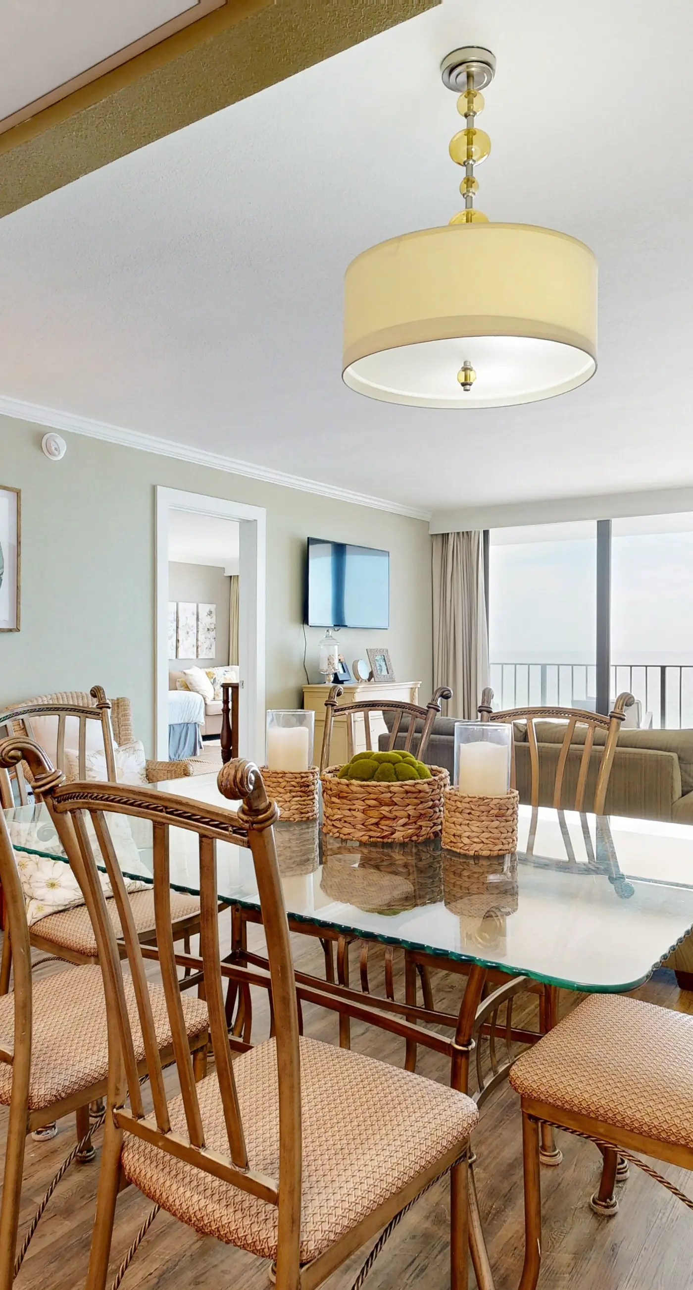 Gorgeous beachfront condo, shared & and beach access