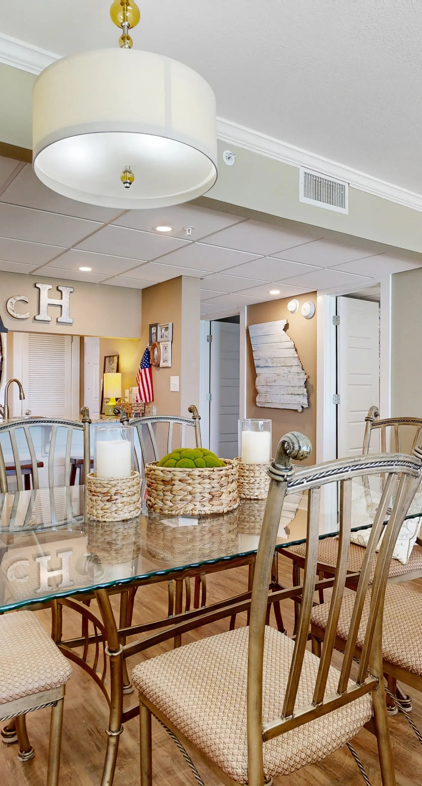 Gorgeous beachfront condo, shared & and beach access