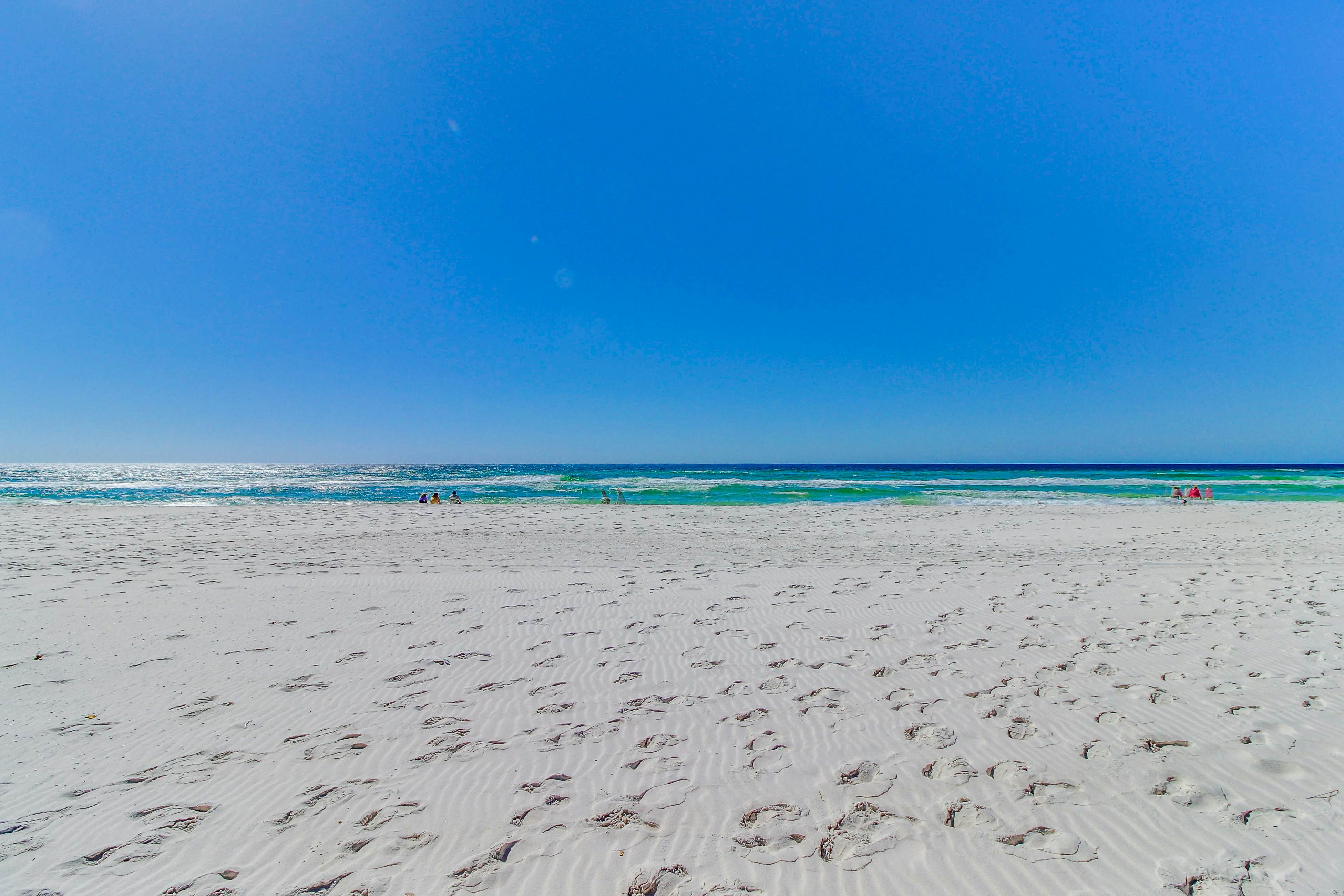 Exquisite beachfront condo with pool, hot tub, balcony, central AC, & W/D