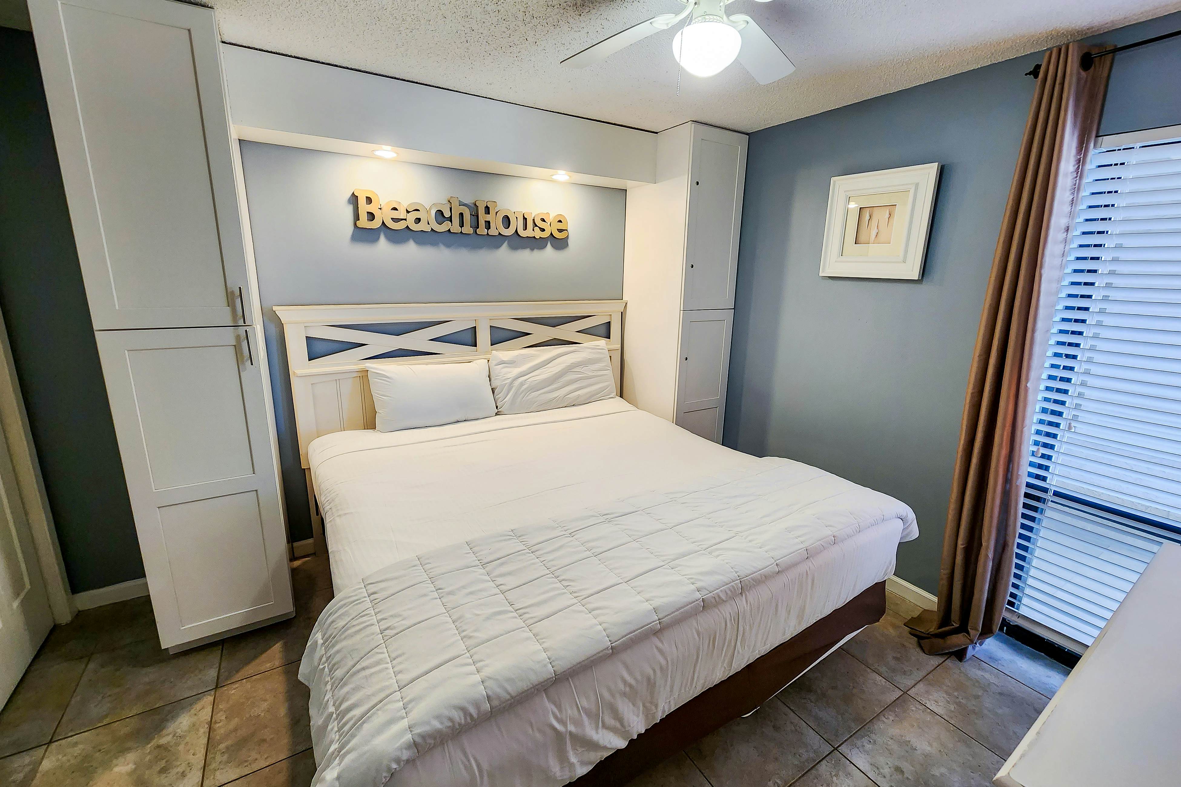 Exquisite beachfront condo with pool, hot tub, balcony, central AC, & W/D