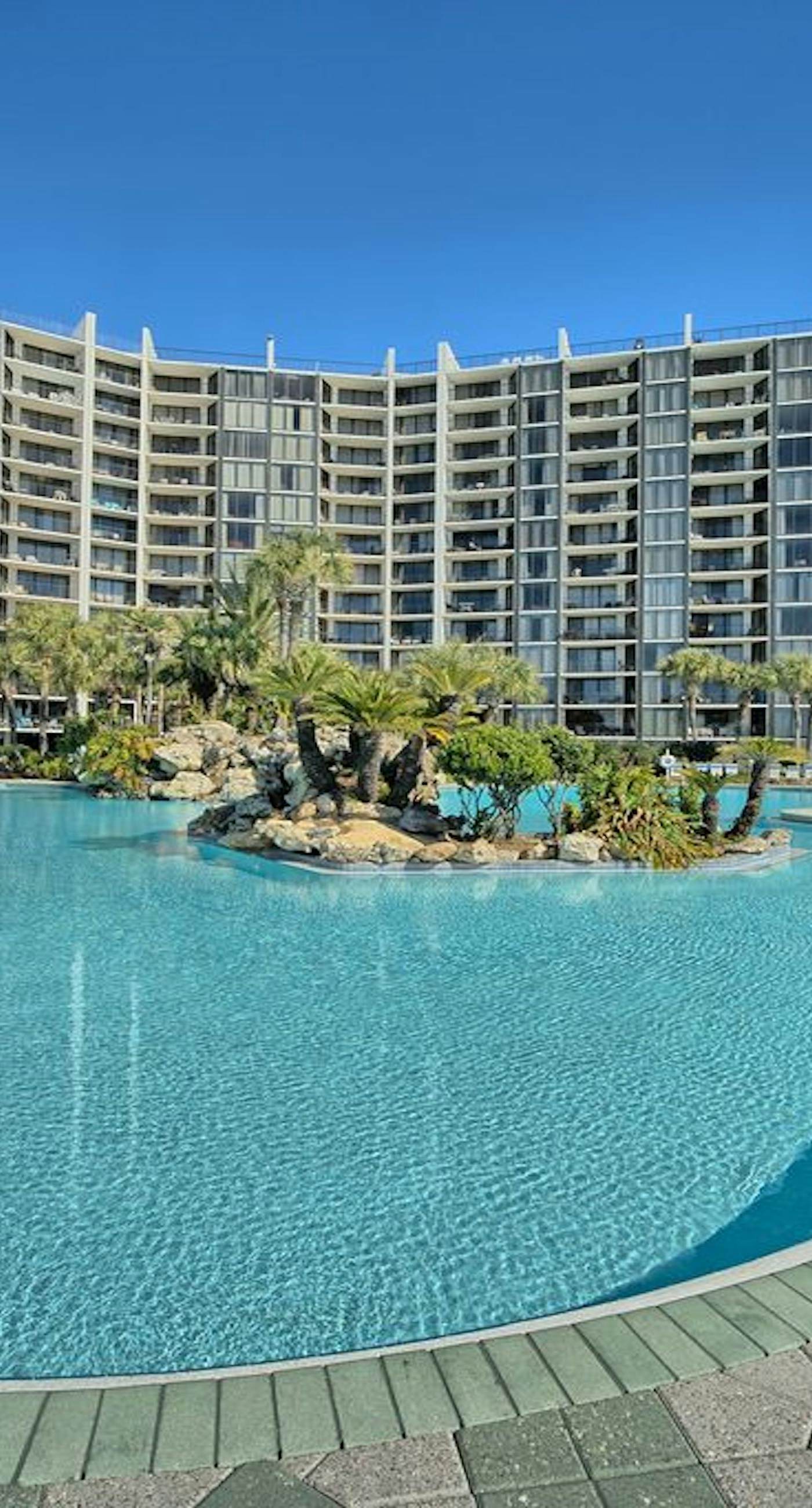 Golf lover's getaway with pool & hot tub, open layout, smart TVs, & full kitchen