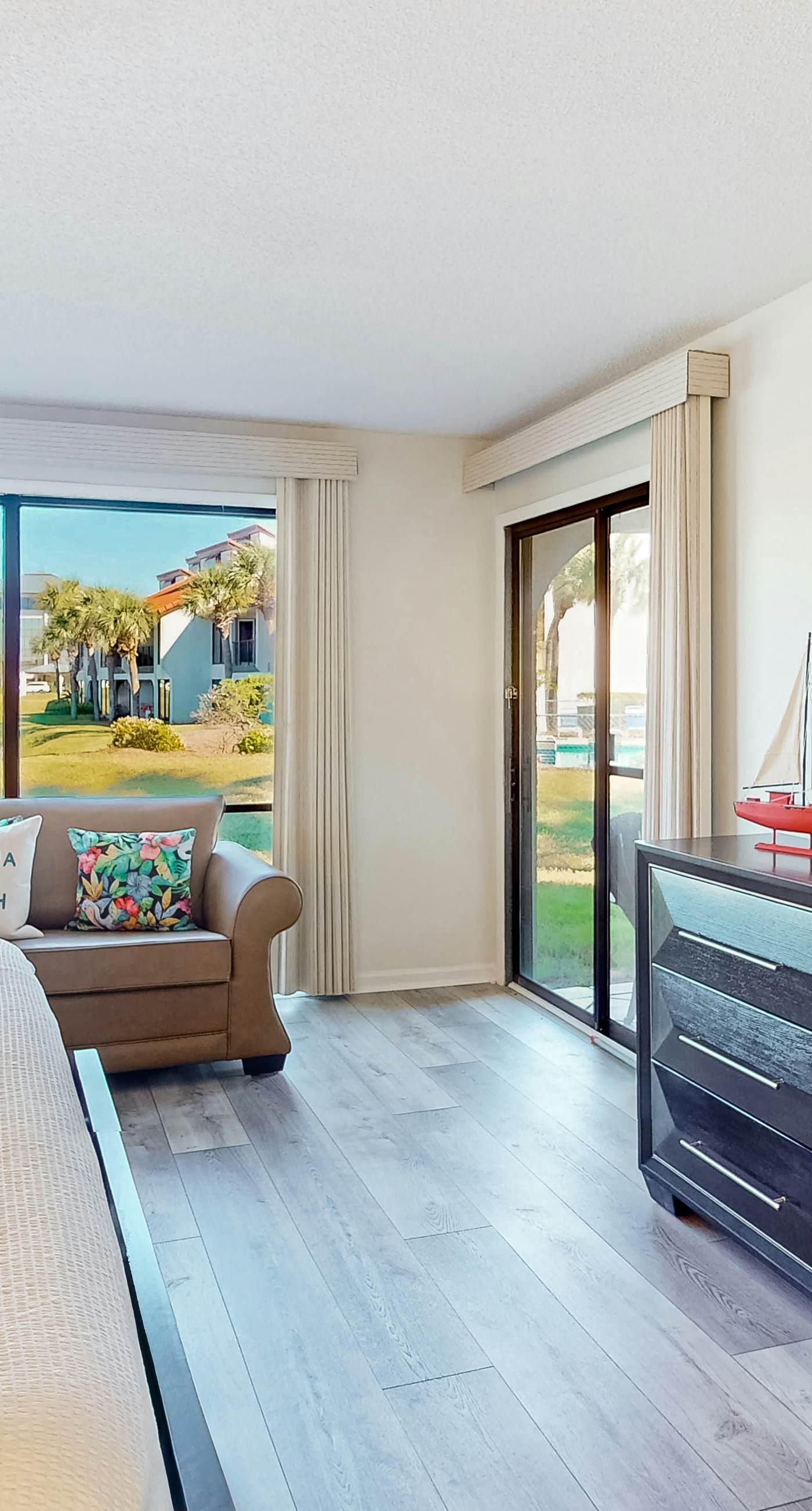 Golf lover's getaway with pool & hot tub, open layout, smart TVs, & full kitchen