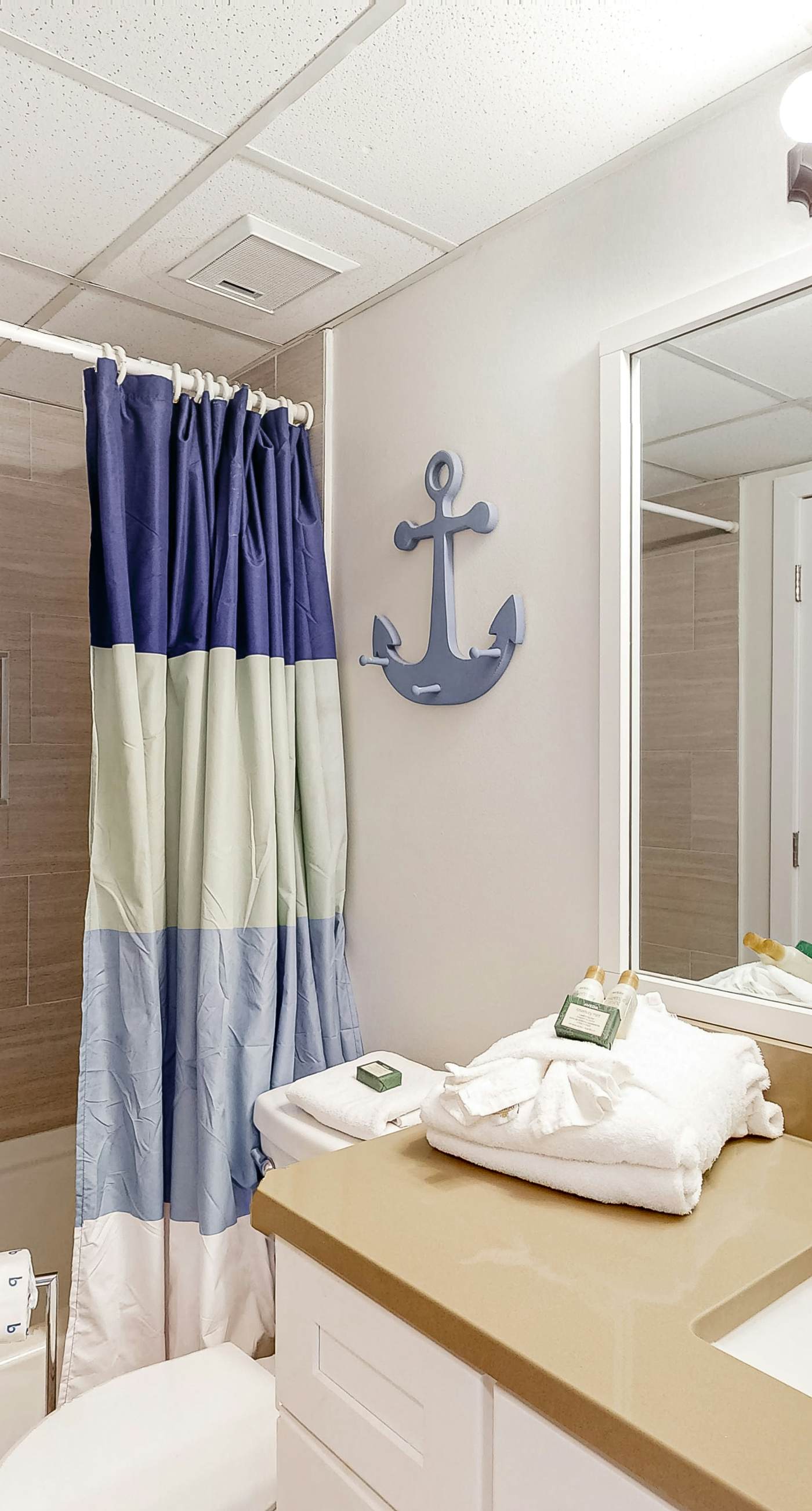 Golf lover's getaway with pool & hot tub, open layout, smart TVs, & full kitchen