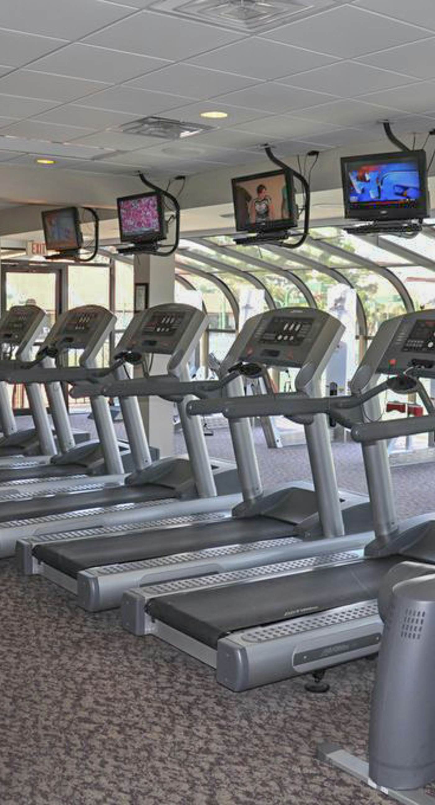 Golf lover's getaway with pool & hot tub, open layout, smart TVs, & full kitchen