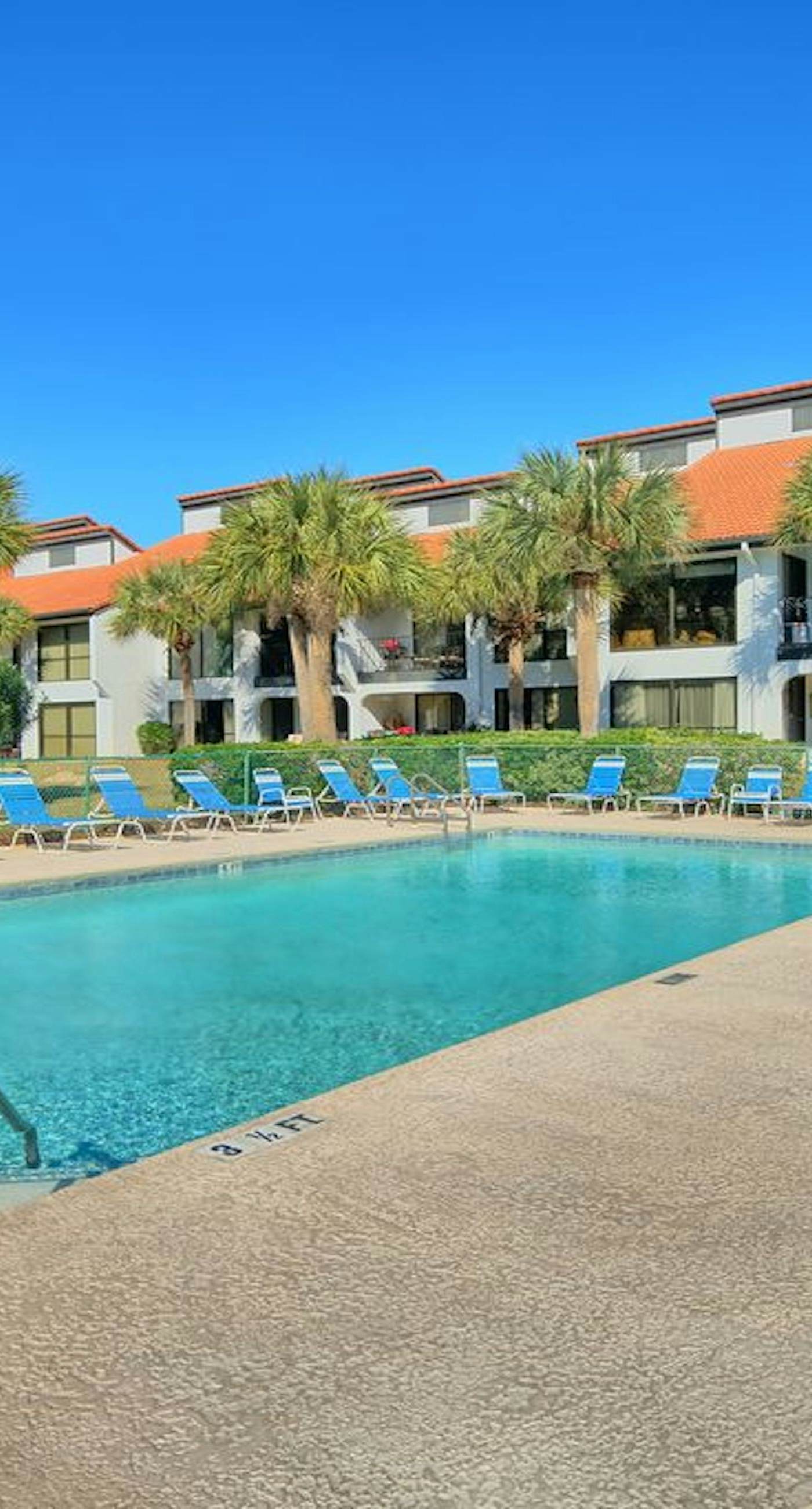 Golf lover's getaway with pool & hot tub, open layout, smart TVs, & full kitchen