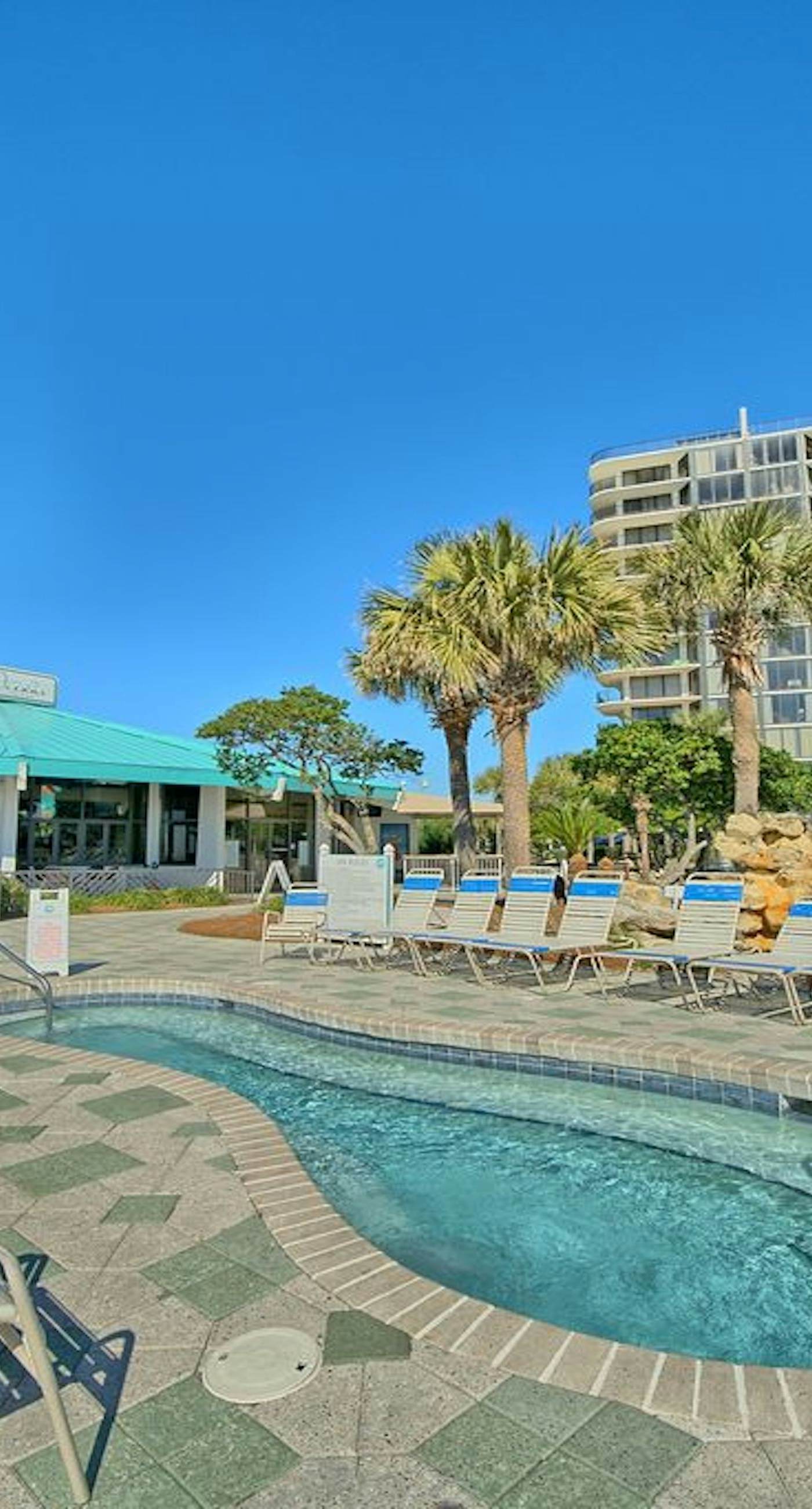 Golf lover's getaway with pool & hot tub, open layout, smart TVs, & full kitchen