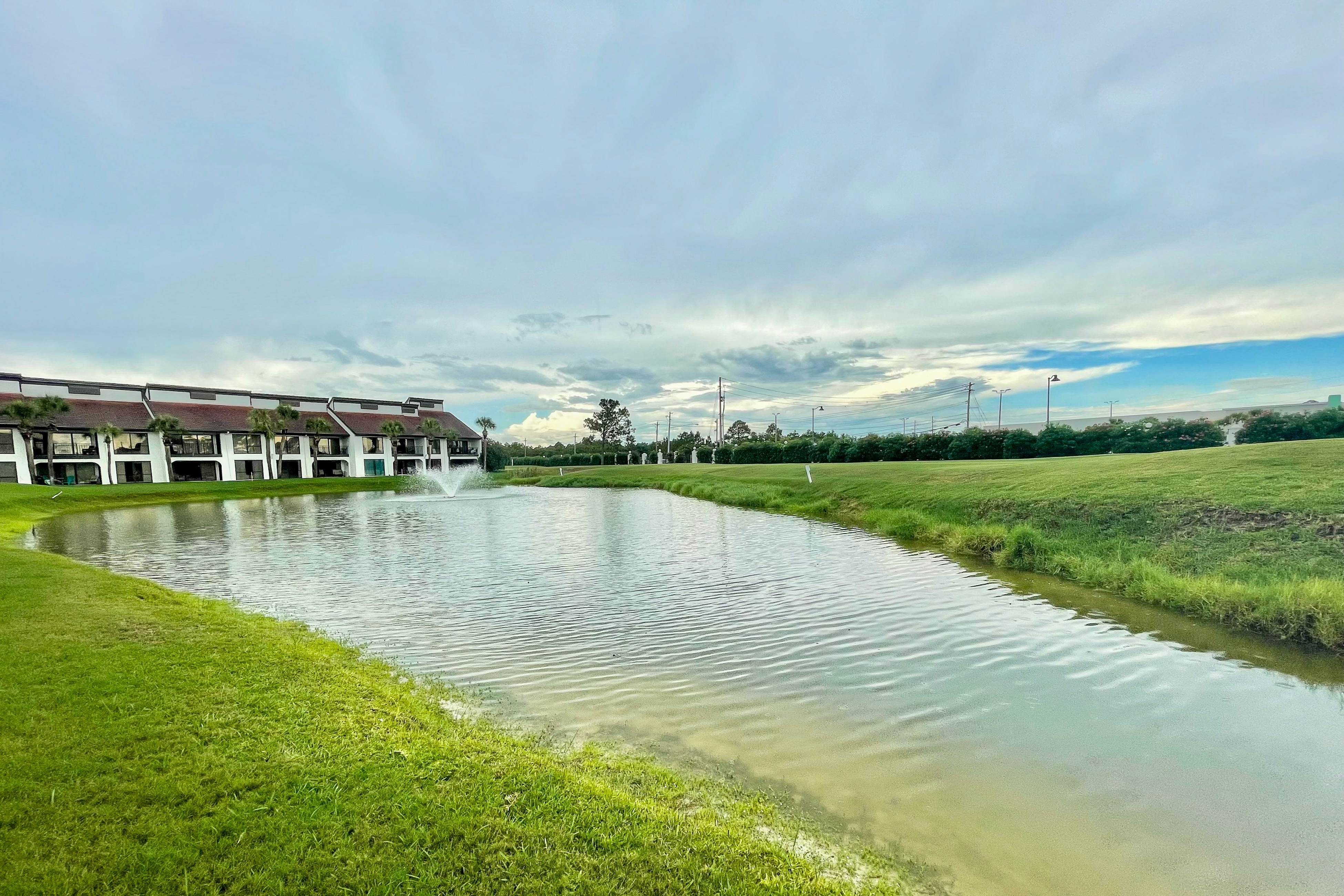 Gorgeous waterfront condo with pool, hot tub, tennis, balcony & beach access